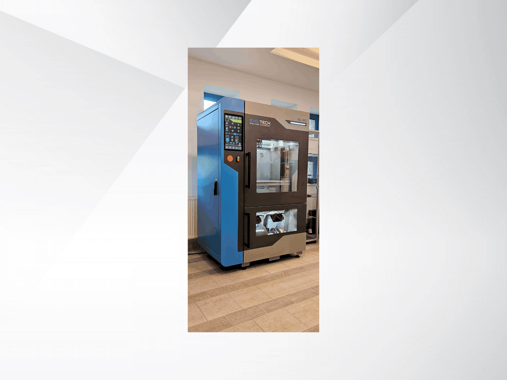 Čelní pohled na EVO-tech EL-140 stroj