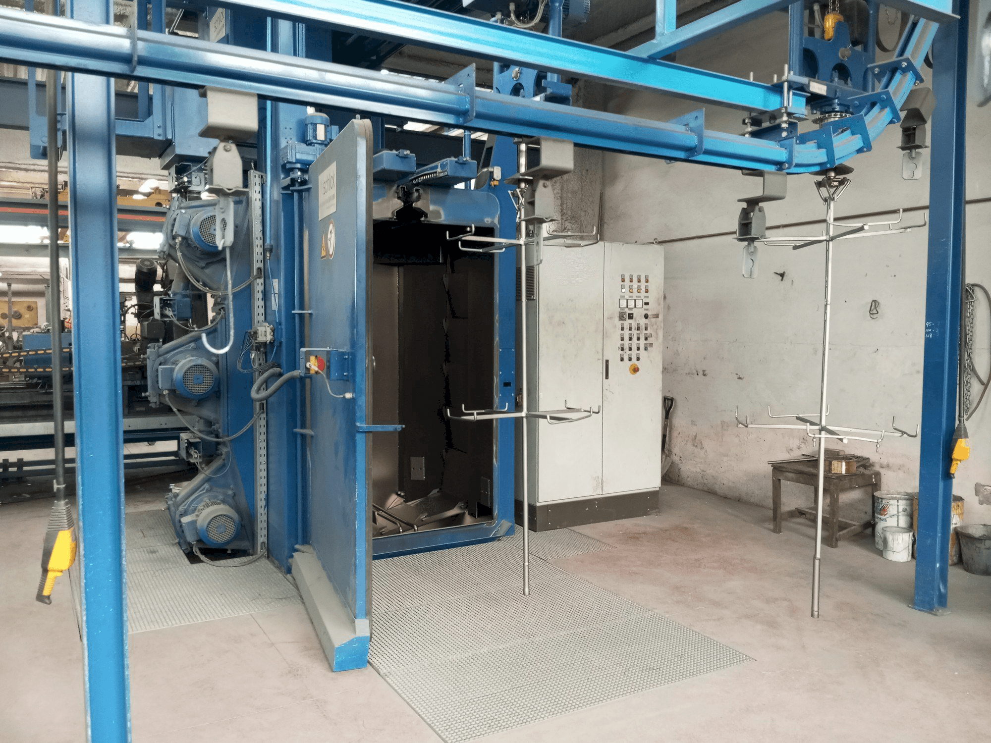 Čelní pohled na WHEELABRATOR SCHLICK HB 12/20 stroj