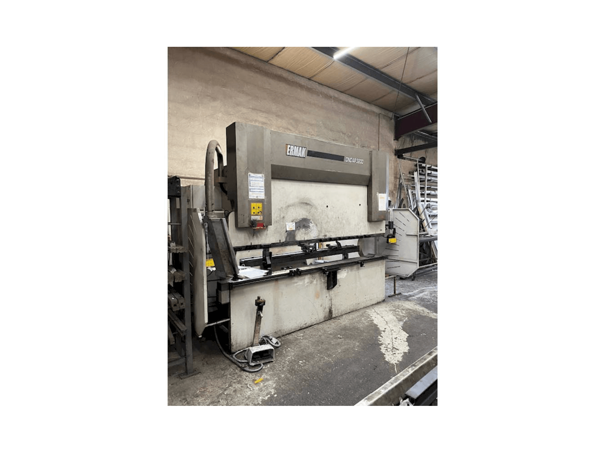 Čelní pohled na ERMAK Cnc ap stroj