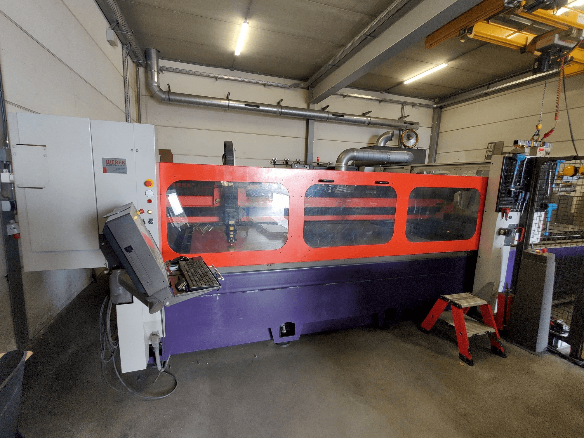 Čelní pohled na Bystronic Bystar 3015 stroj