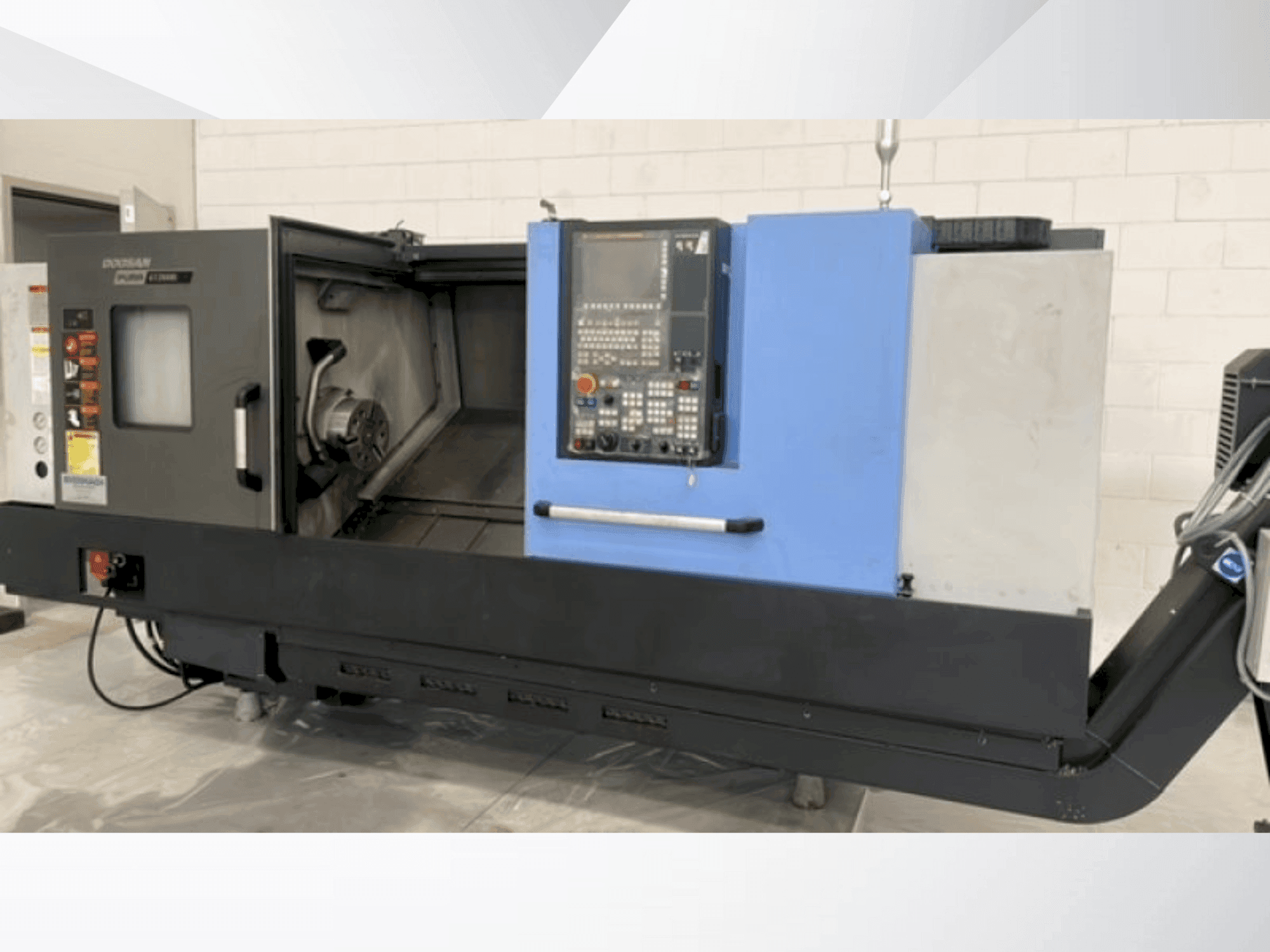 Čelní pohled na DOOSAN PUMA GT 2600L stroj