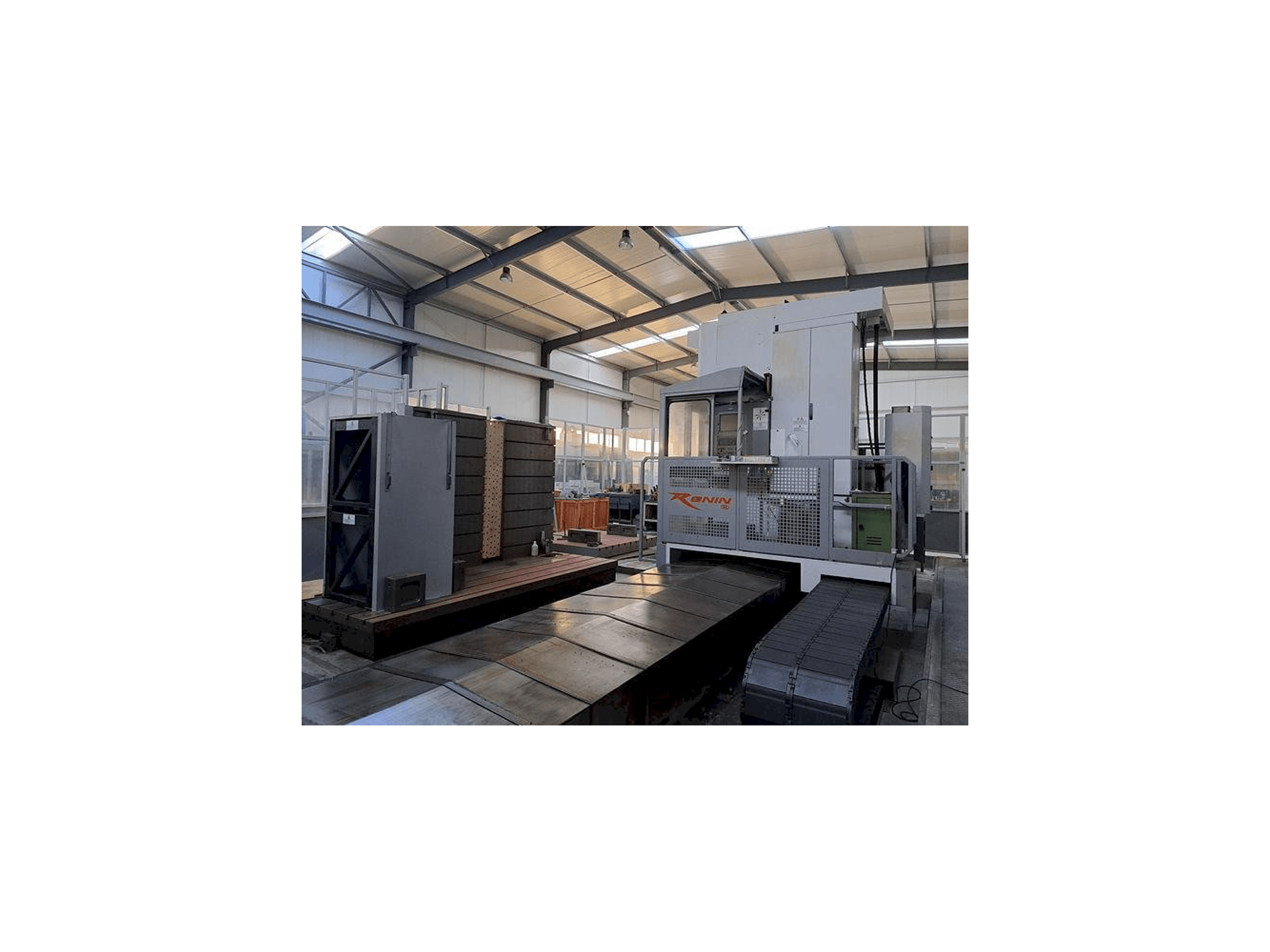 Čelní pohled na FPT RONIN stroj