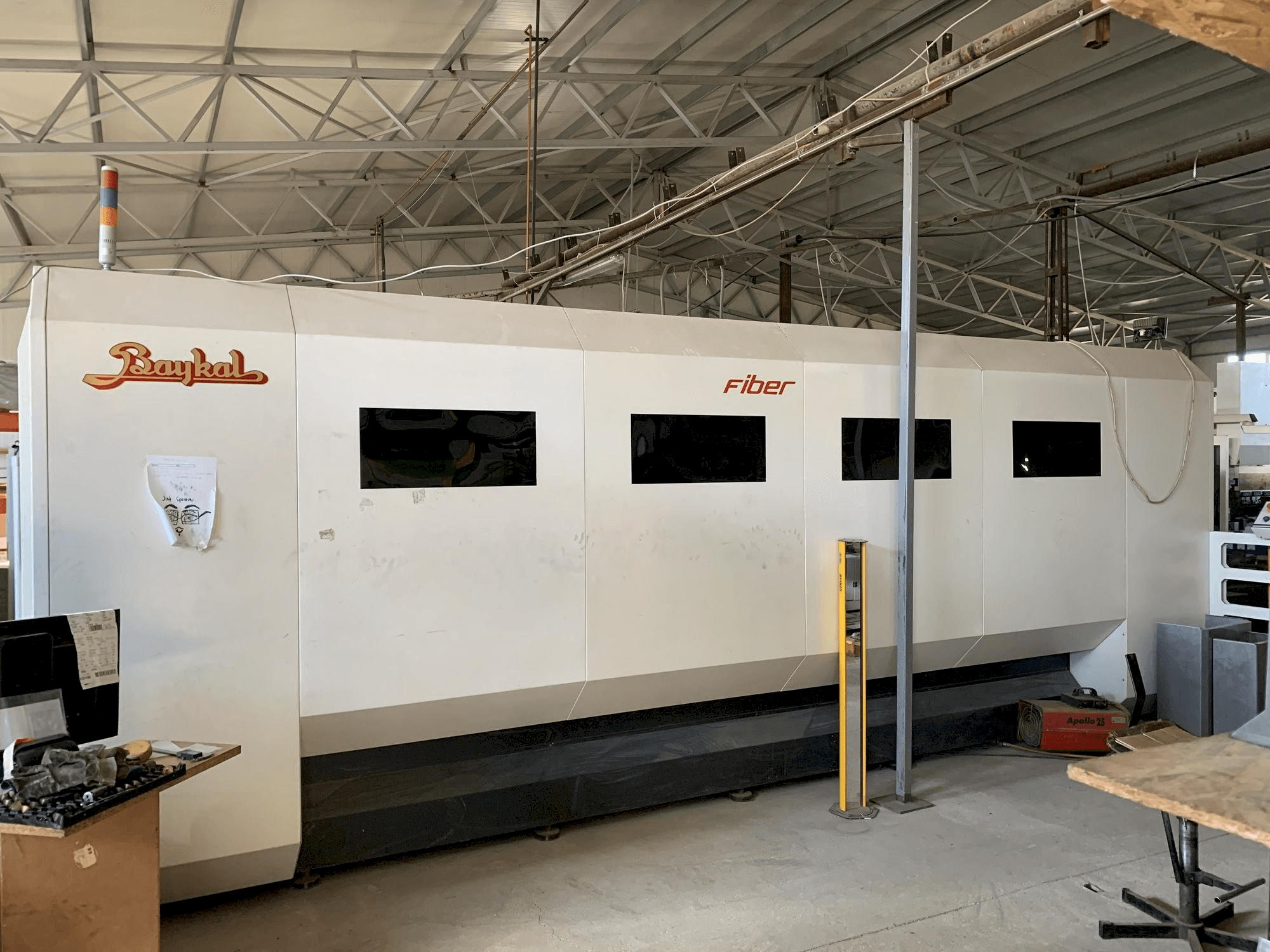 Čelní pohled na Baykal BLS-NL 1530 2kW stroj