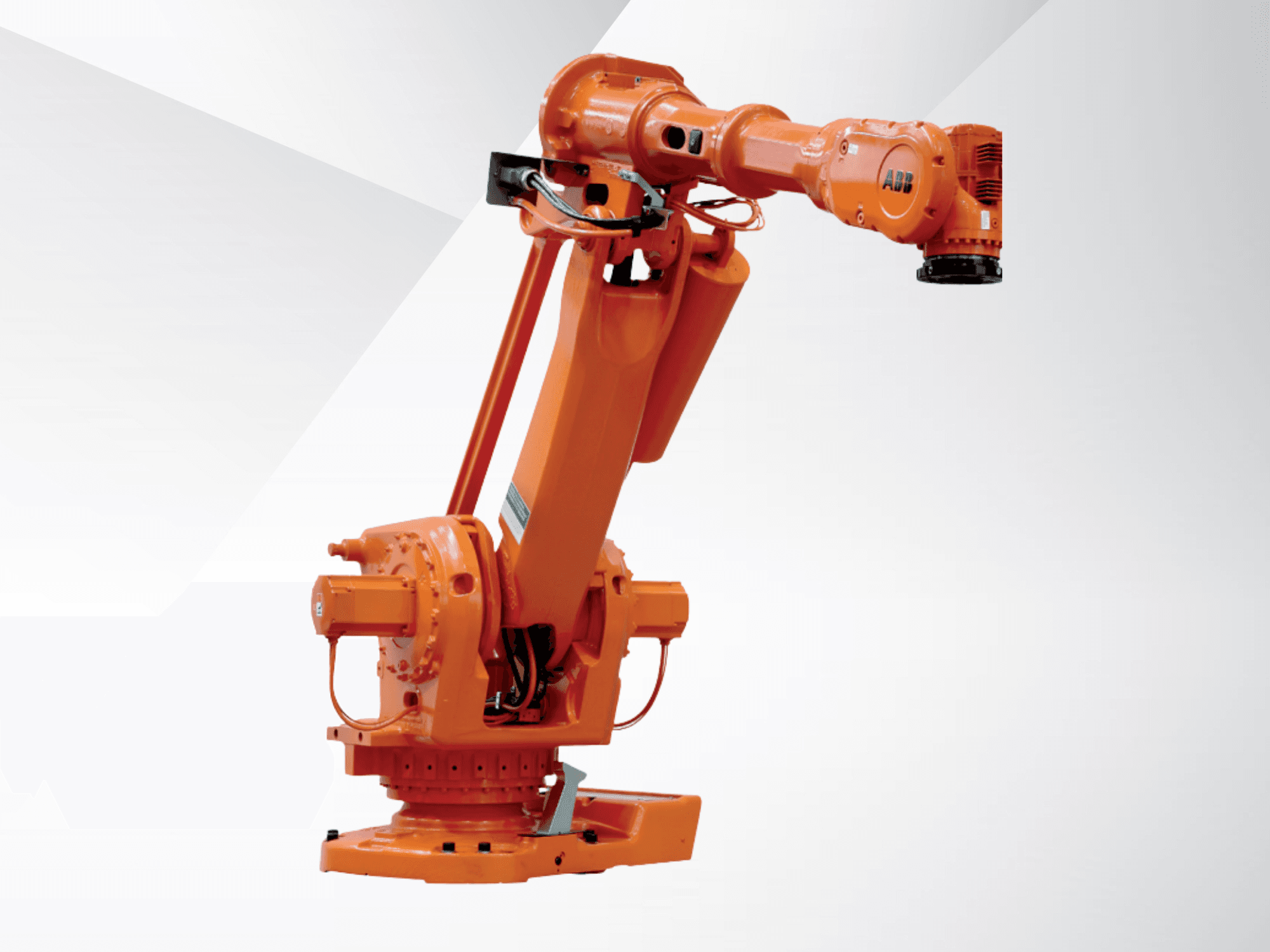 Robotické rameno ABB IRB 6660-205/1.9 v oranžové barvě, pohled z boku, na kterém jsou patrné jeho kloubové spoje a průmyslový design.