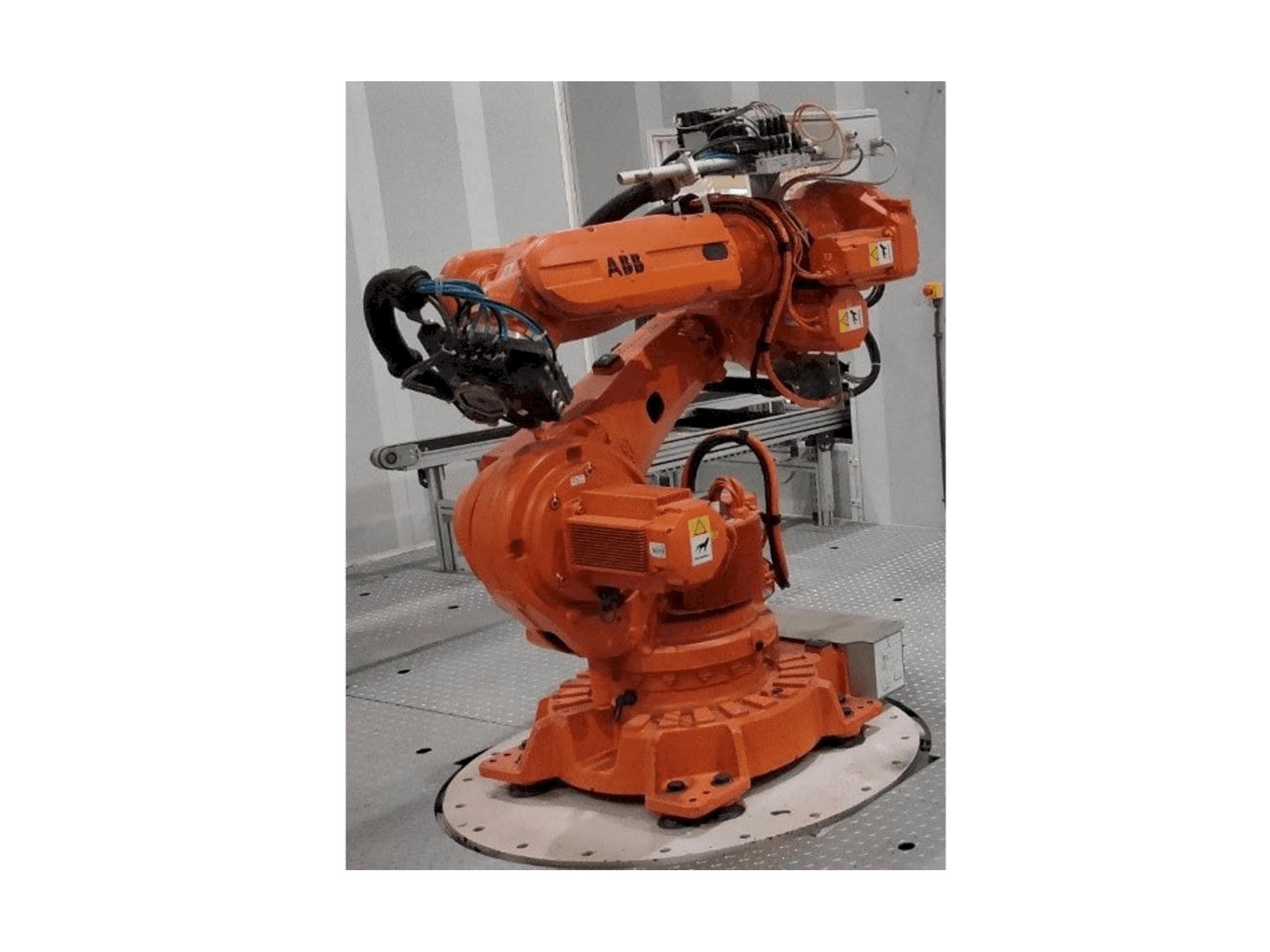 Čelní pohled na ABB IRB 6620-150/2.2 stroj