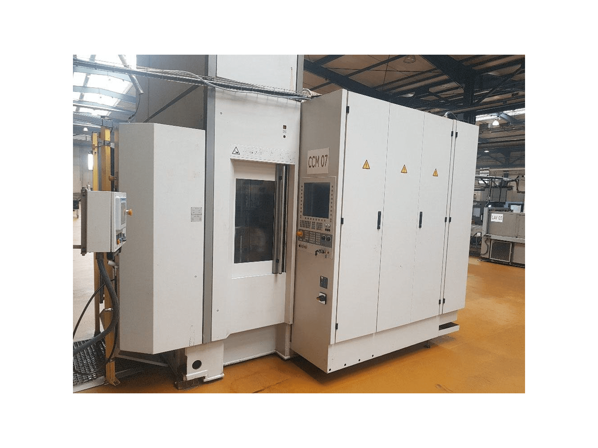 Čelní pohled na SW BA322 stroj