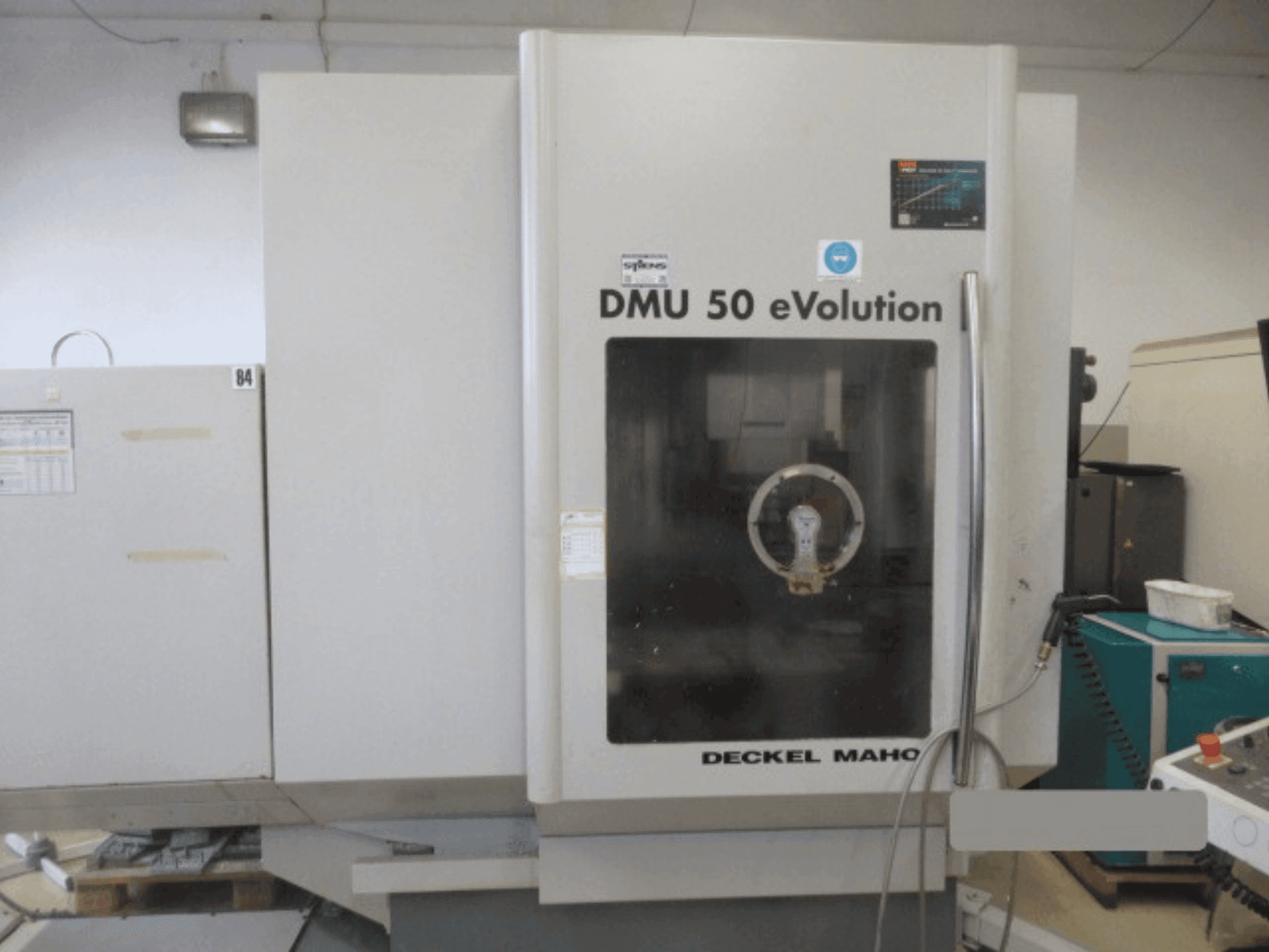 Čelní pohled na DECKEL MAHO DMU 50 eVolution stroj
