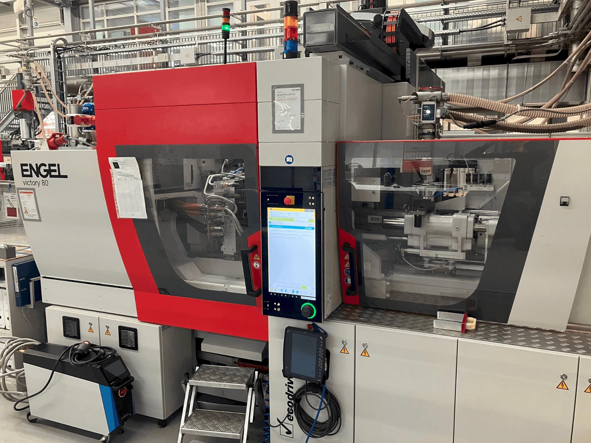 Čelní pohled na Engel victory 200/80 tech stroj