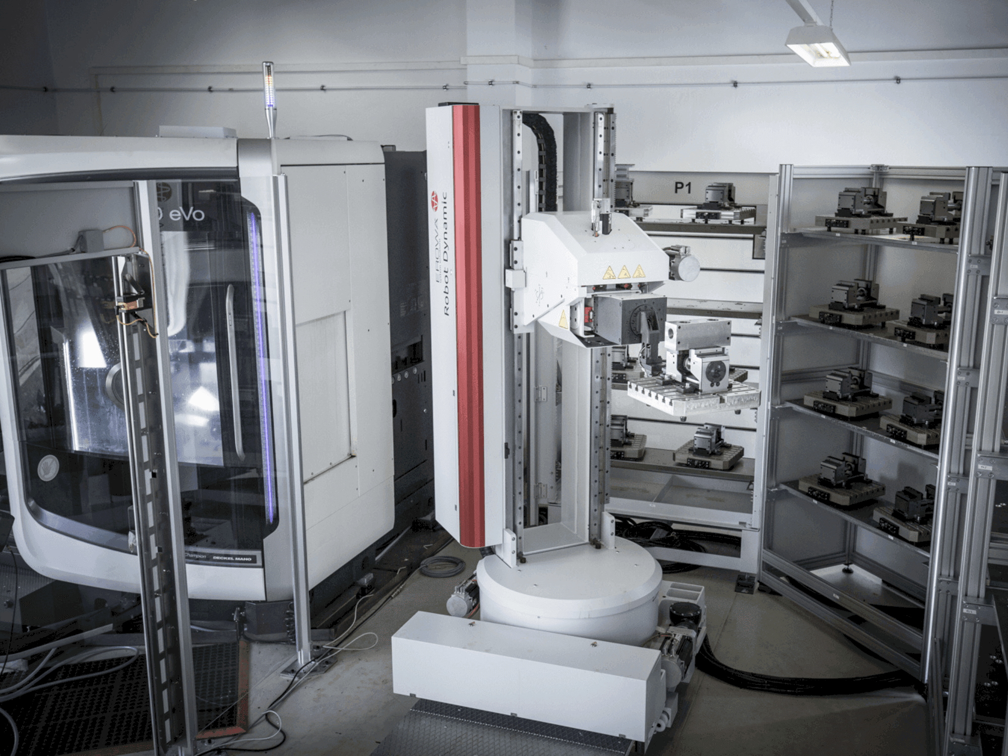 Čelní pohled na DMG MORI DMU 60 EVO stroj