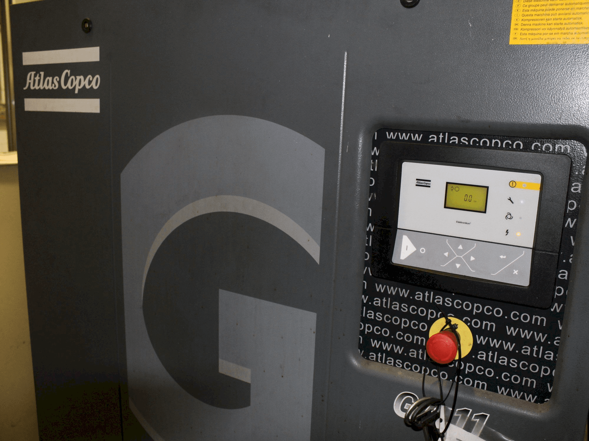 Čelní pohled na Atlas Copco GA11 stroj