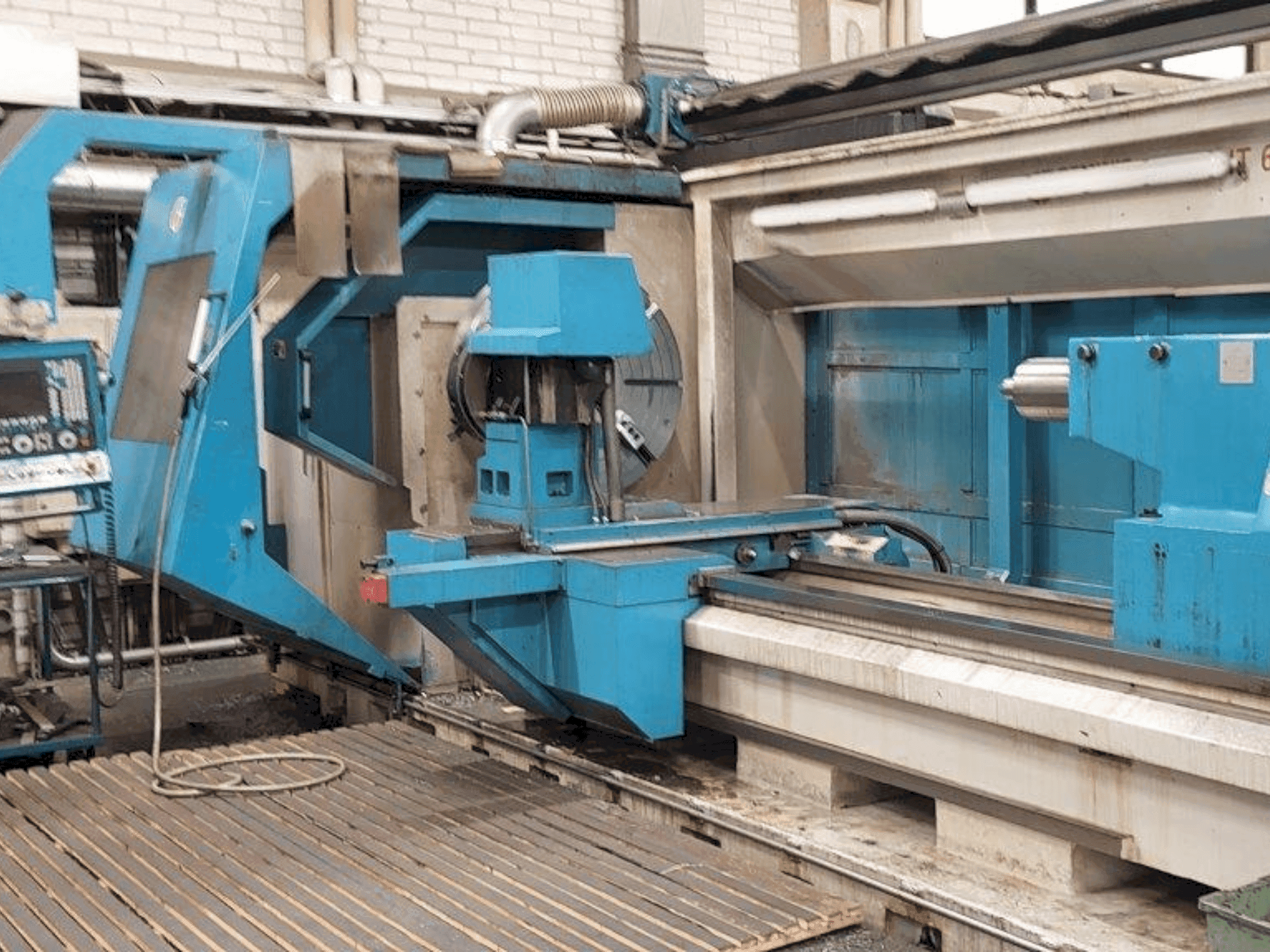 Čelní pohled na Geminis GTH 6 G2-1300 x 3000 stroj