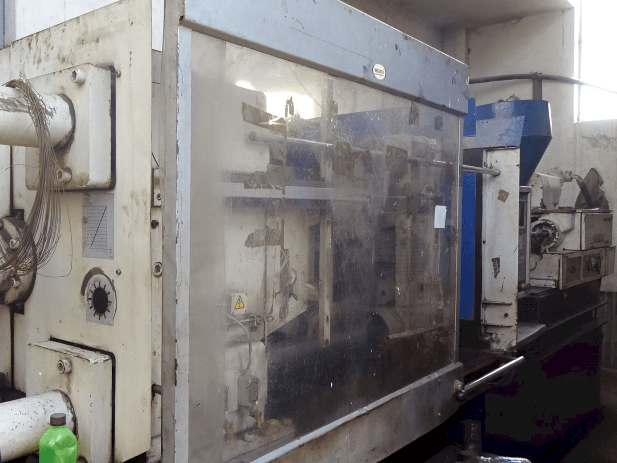 Levý pohled na DEMAG D240-1990 NC III stroj