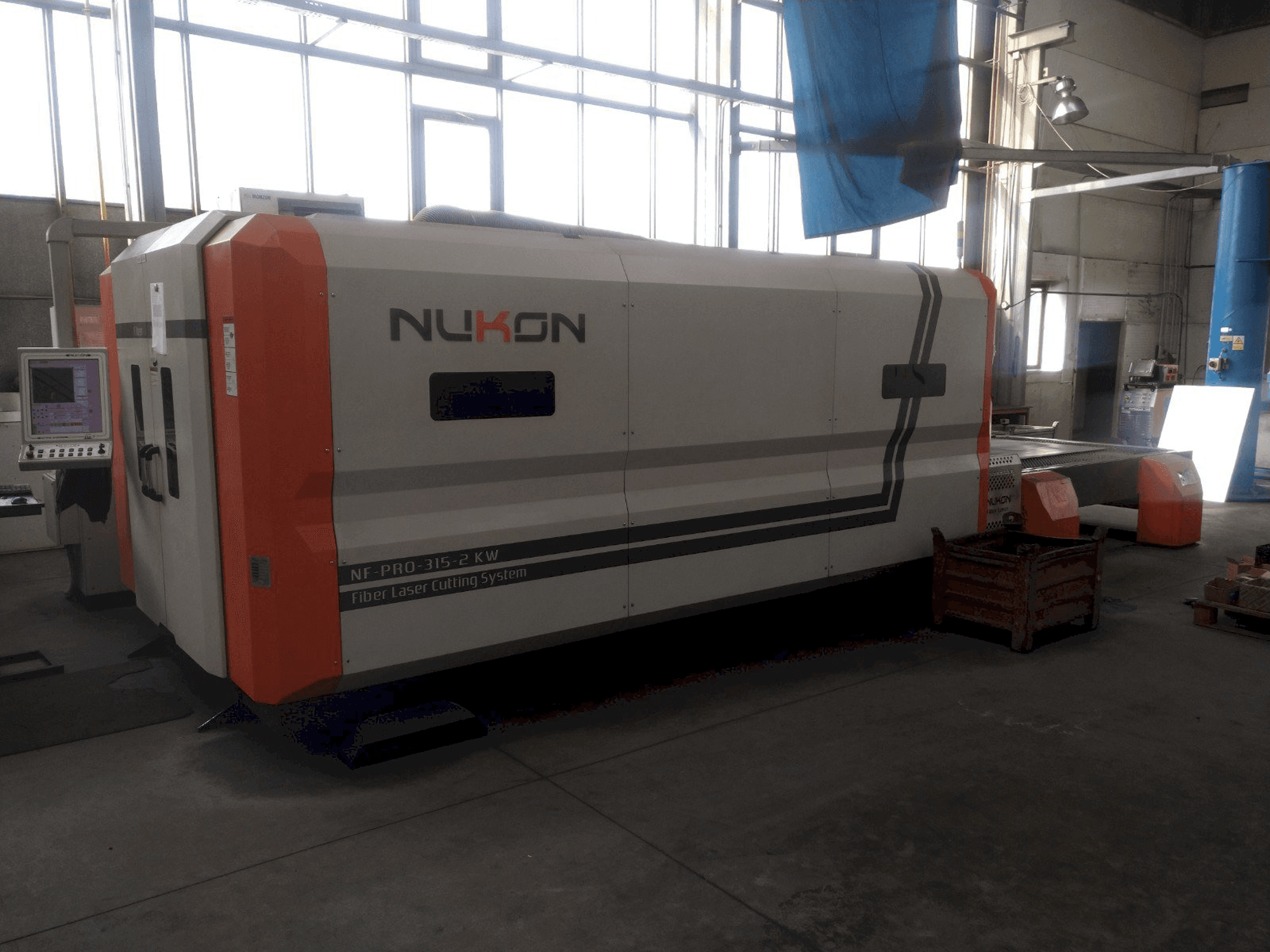Čelní pohled na NUKON NF PRO 315 stroj
