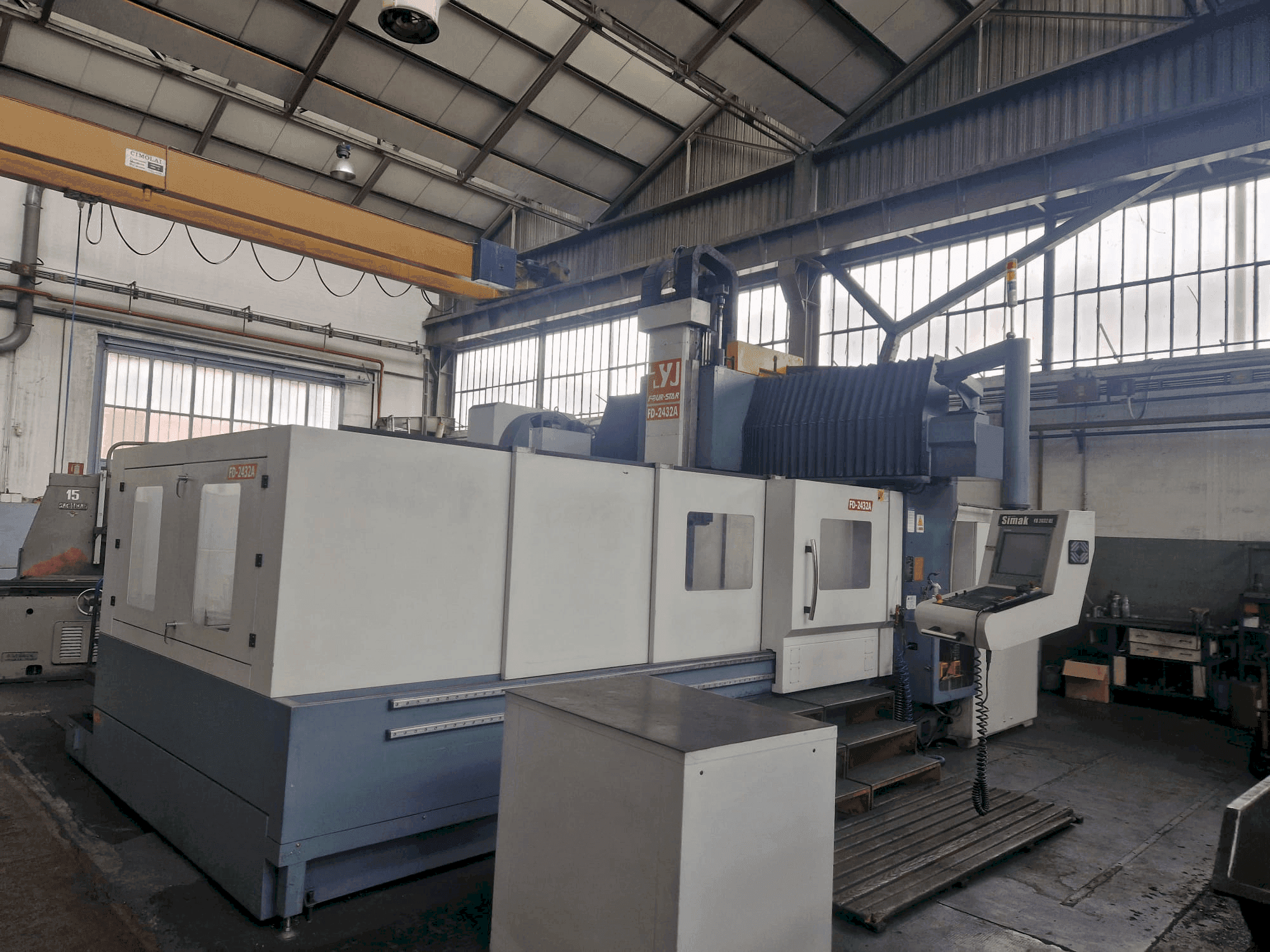 Čelní pohled na VESTA FD2432A HE stroj