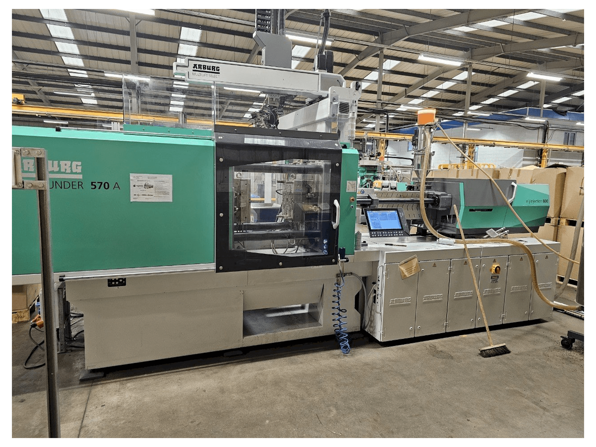 Čelní pohled na Arburg Allrounder 570 A 2000-800 stroj