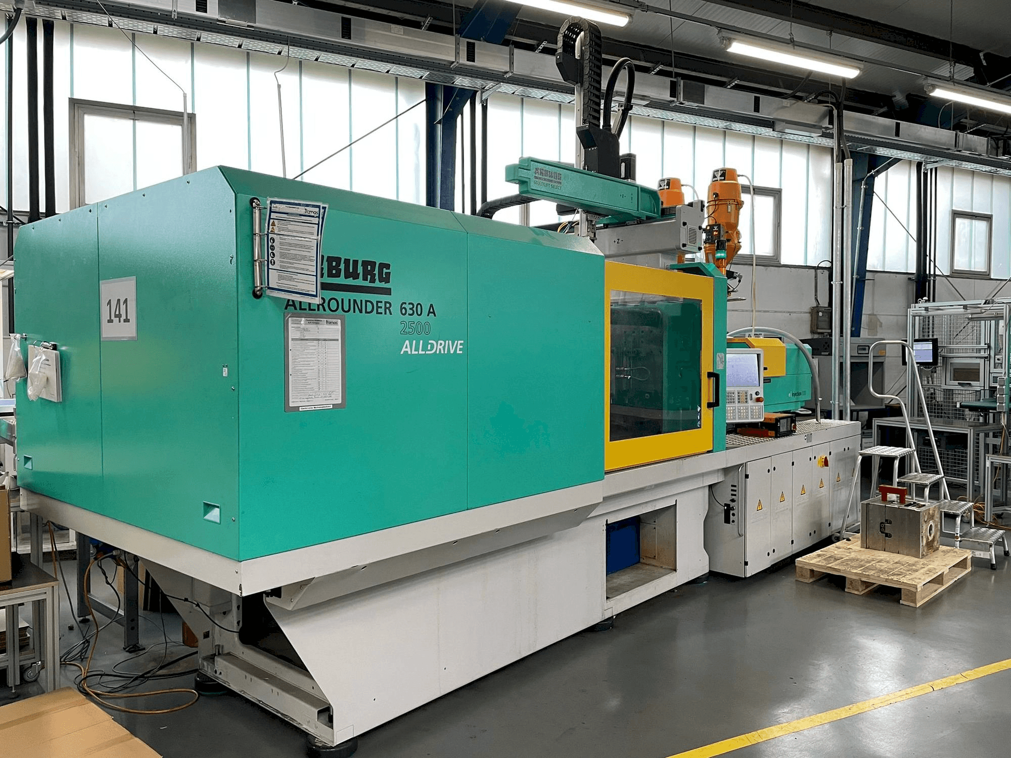 Čelní pohled na Arburg Allrounder 630 A 2500-800 stroj