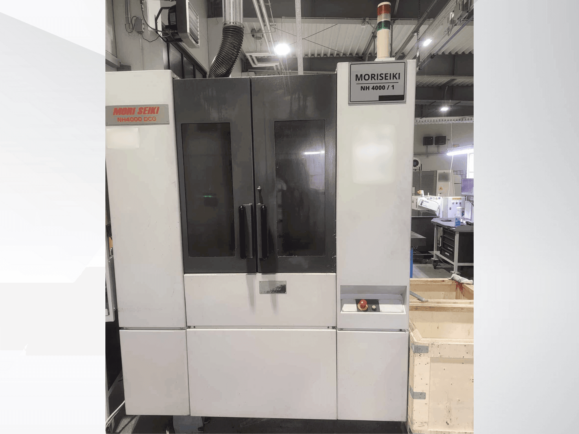 Čelní pohled na MORI SEIKI NH 4000 DCG stroj