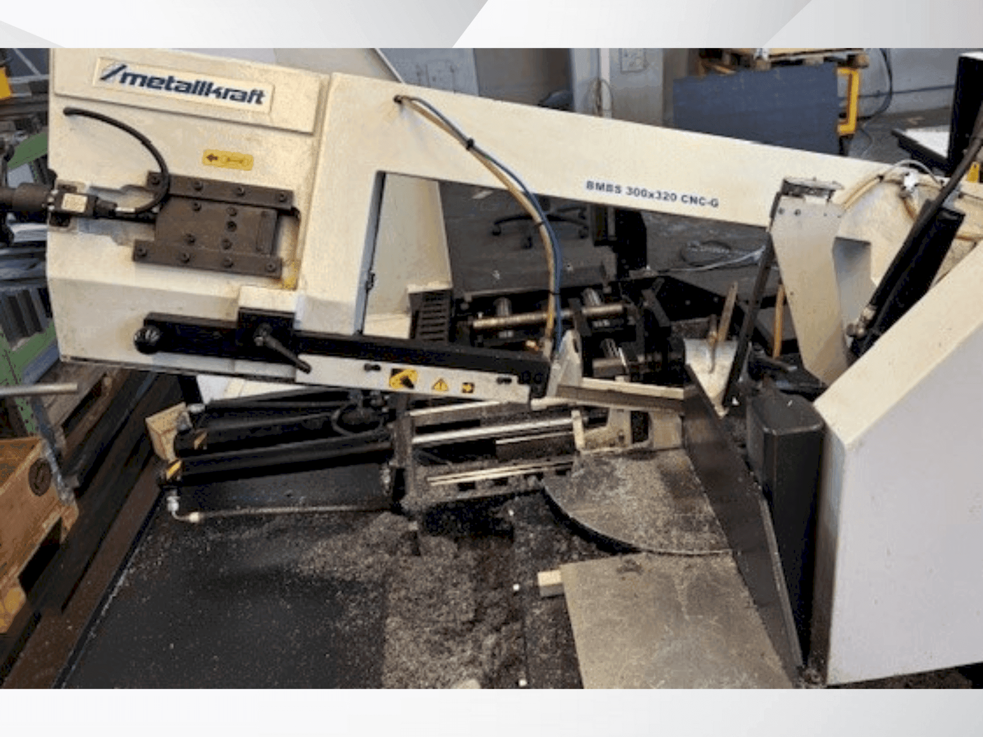 Čelní pohled na Metallkraft BMBS 300X320 stroj