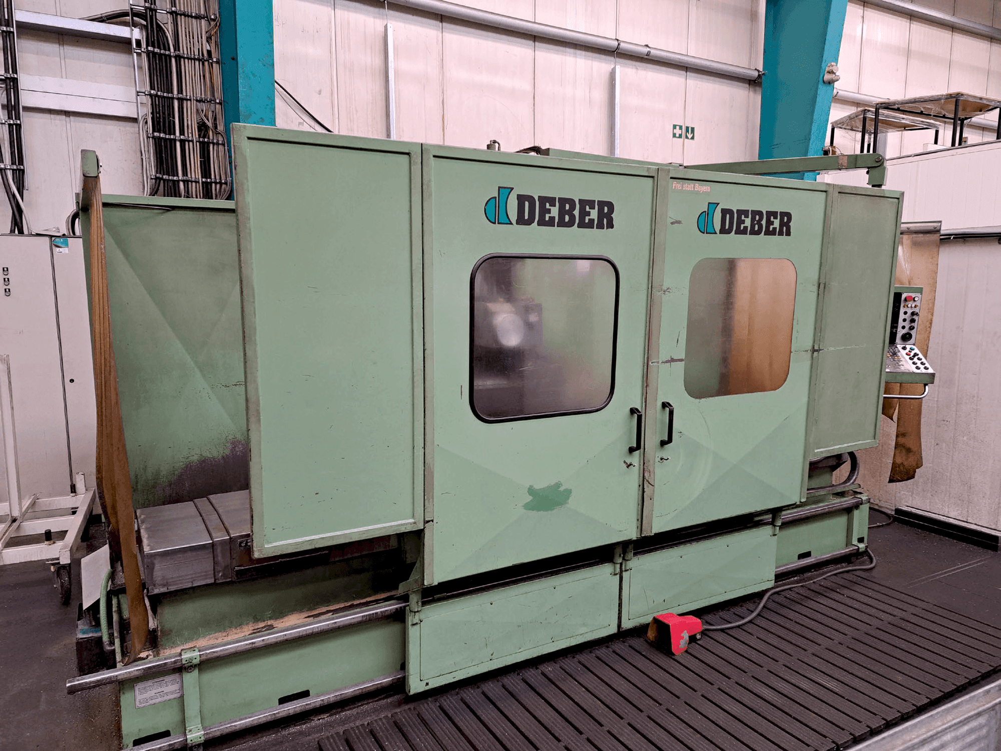 Čelní pohled na DEBER Dinamyc 2 stroj