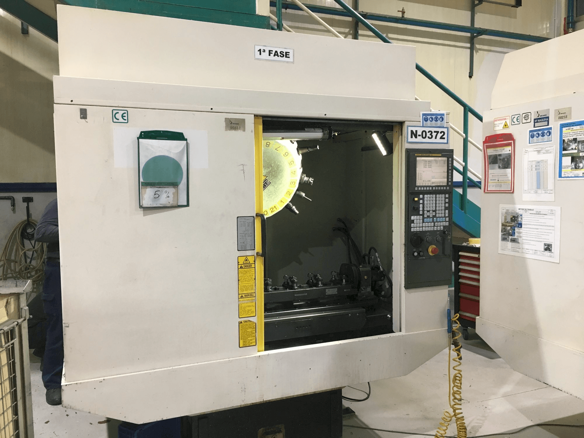 Čelní pohled na FANUC Robodrill alfa-T21iEL stroj