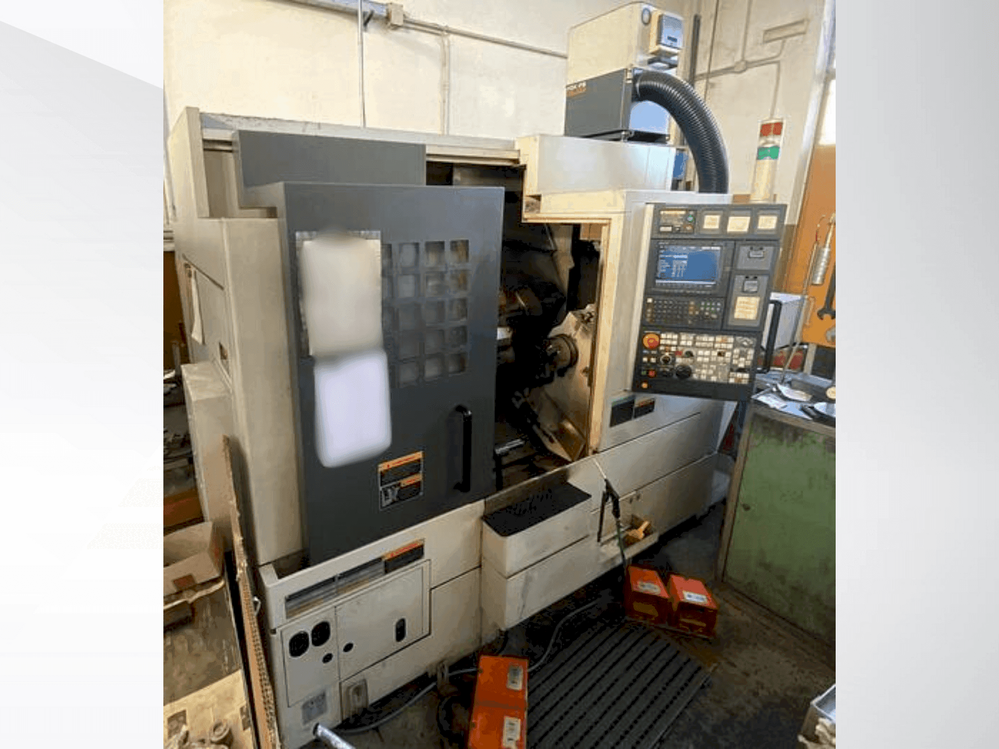 Čelní pohled na MORI SEIKI NL 2000 SY stroj
