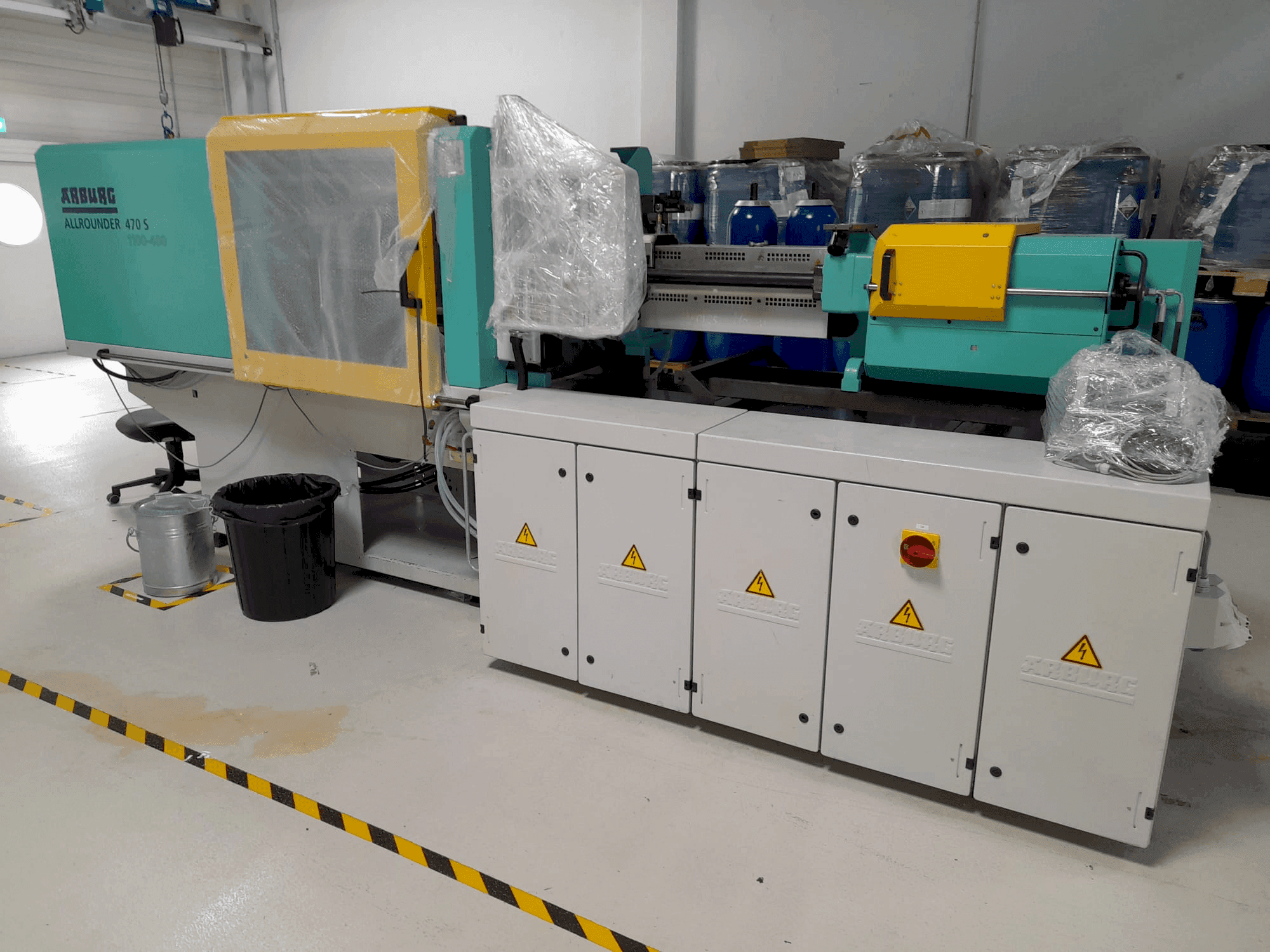 Čelní pohled na Arburg Allrounder 470S 1100-400 with Multilift handling (2010) stroj