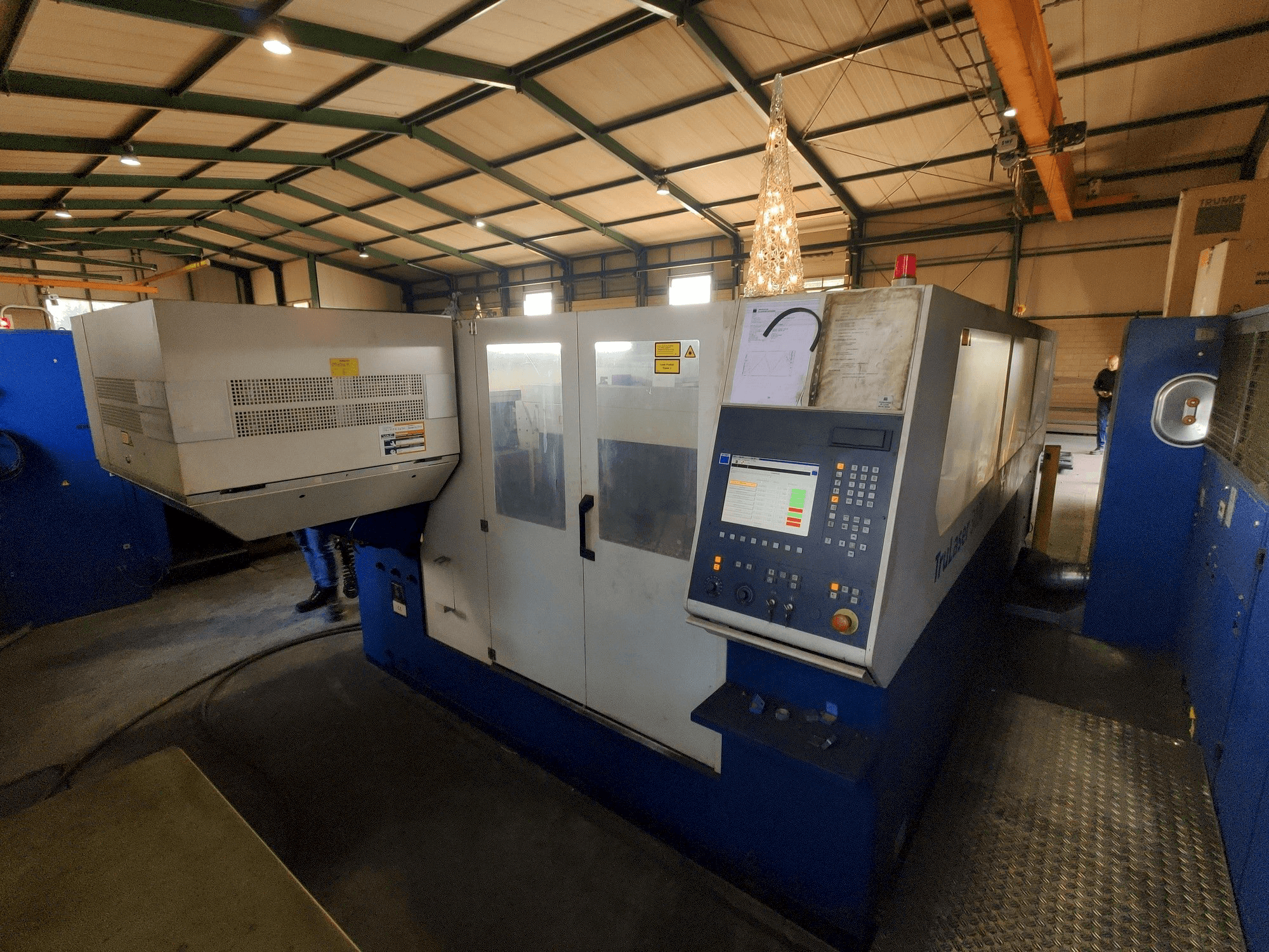 Čelní pohled na Trumpf TruLaser 3030 stroj