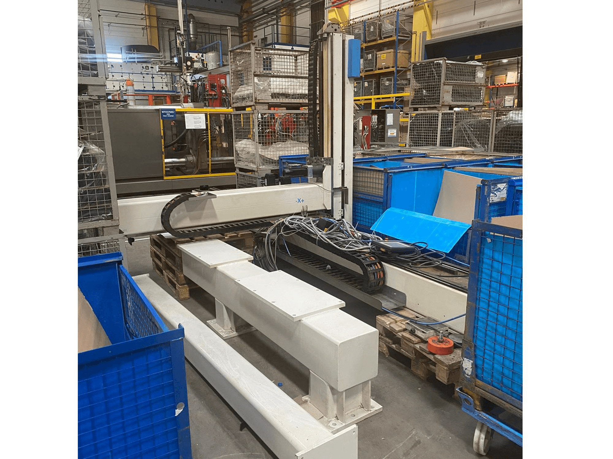 Čelní pohled na Krauss Maffei LRX-S 500 stroj