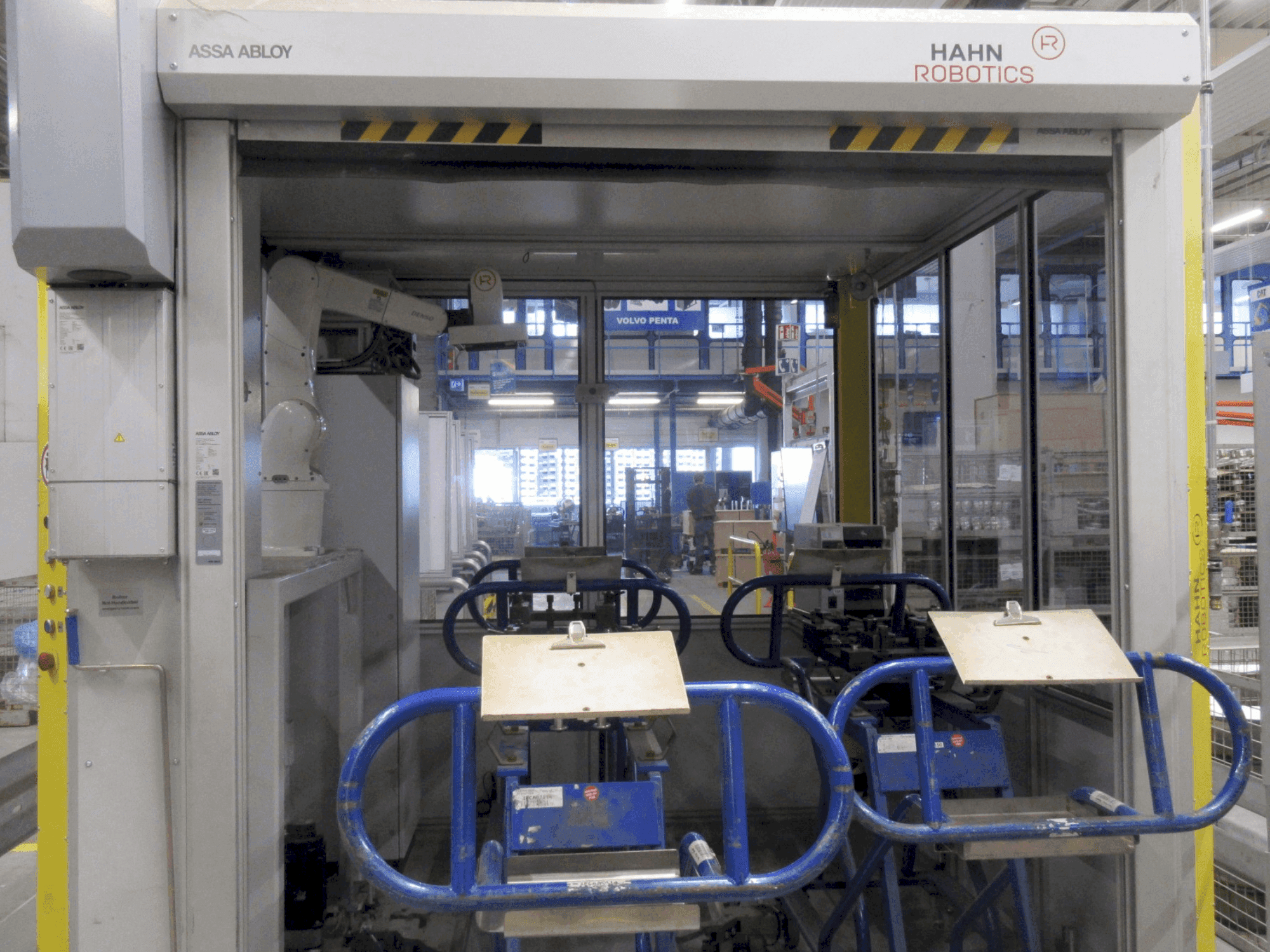 Čelní pohled na HAHN Robotics CAT Final Check EOL (2021) stroj