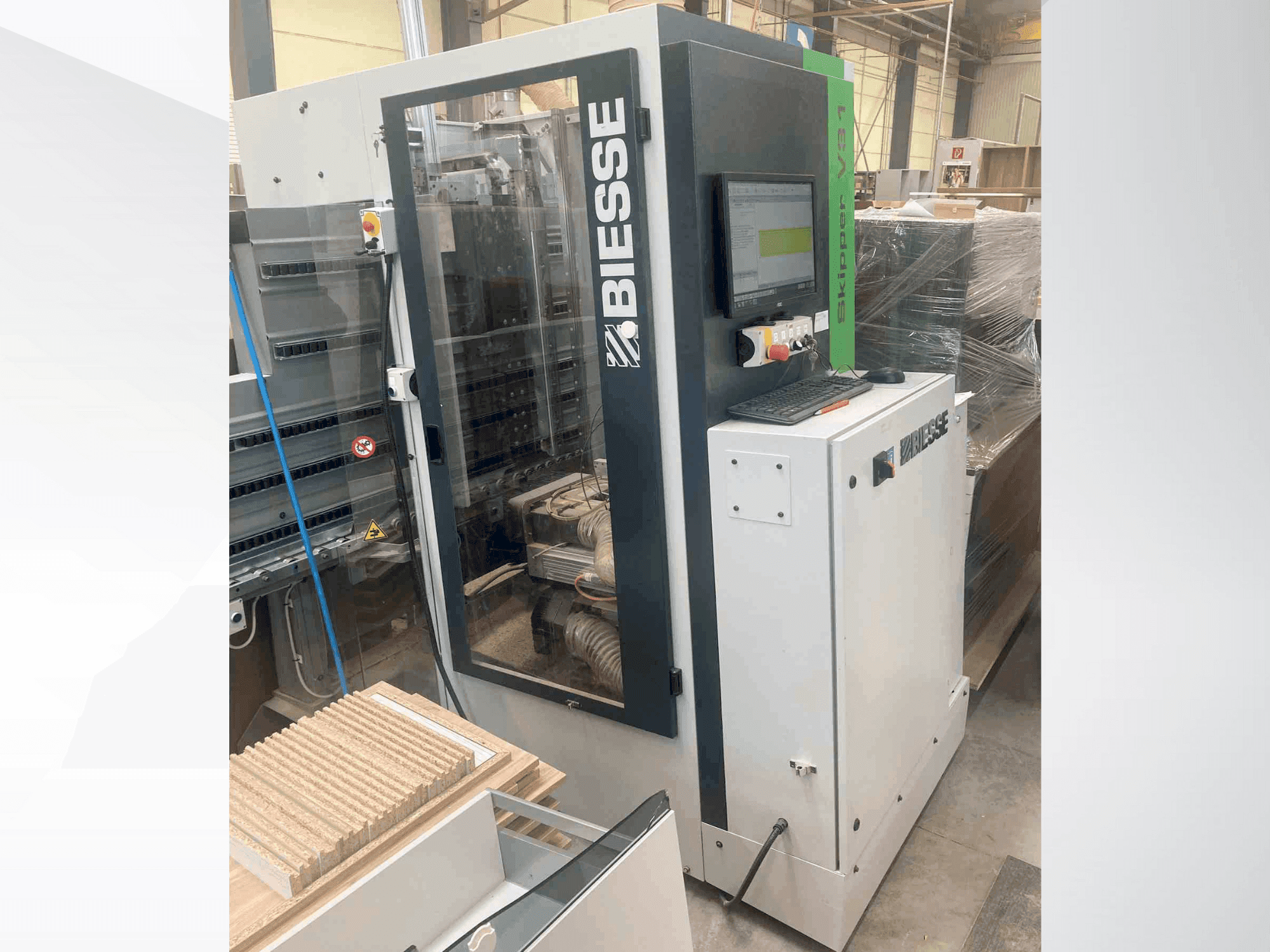 Čelní pohled na BIESSE Skipper V 31 stroj
