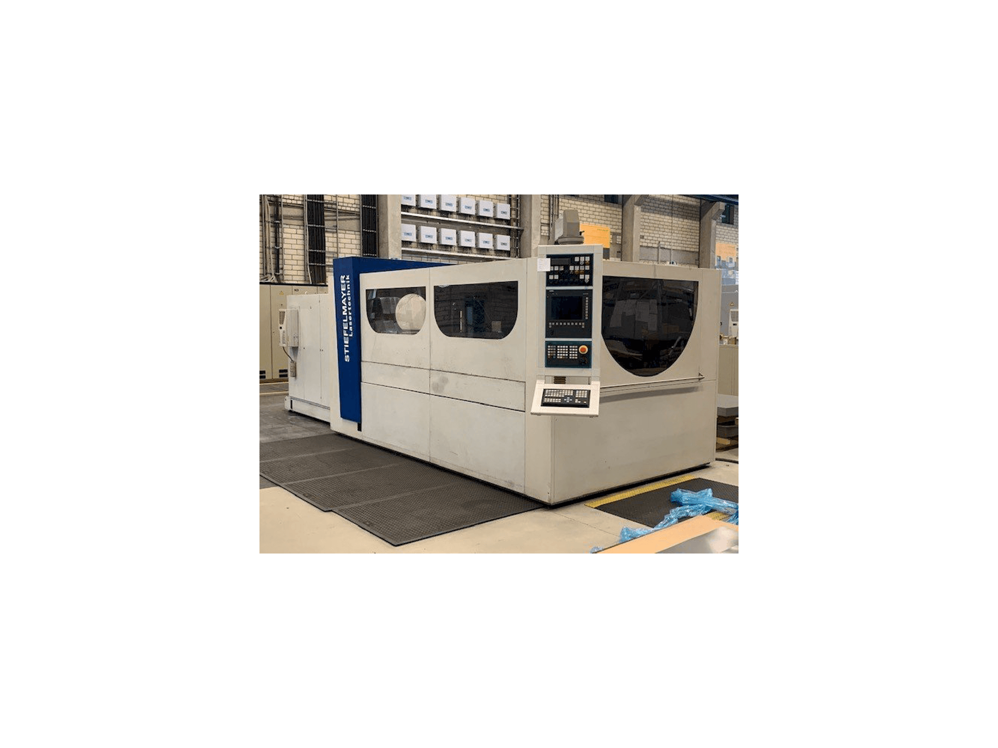 Čelní pohled na Stiefelmayer linear stroj