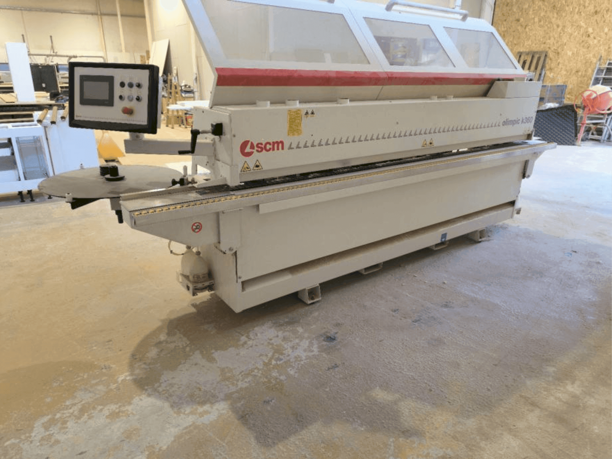 Čelní pohled na SCM Olimpic K360 stroj