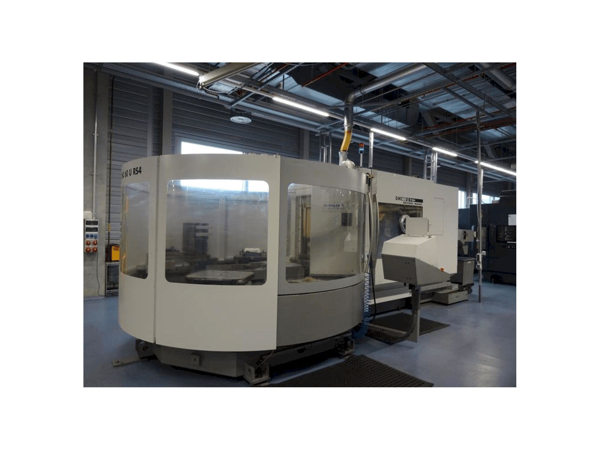 Čelní pohled na DECKEL MAHO DMC 60 U RS4 stroj