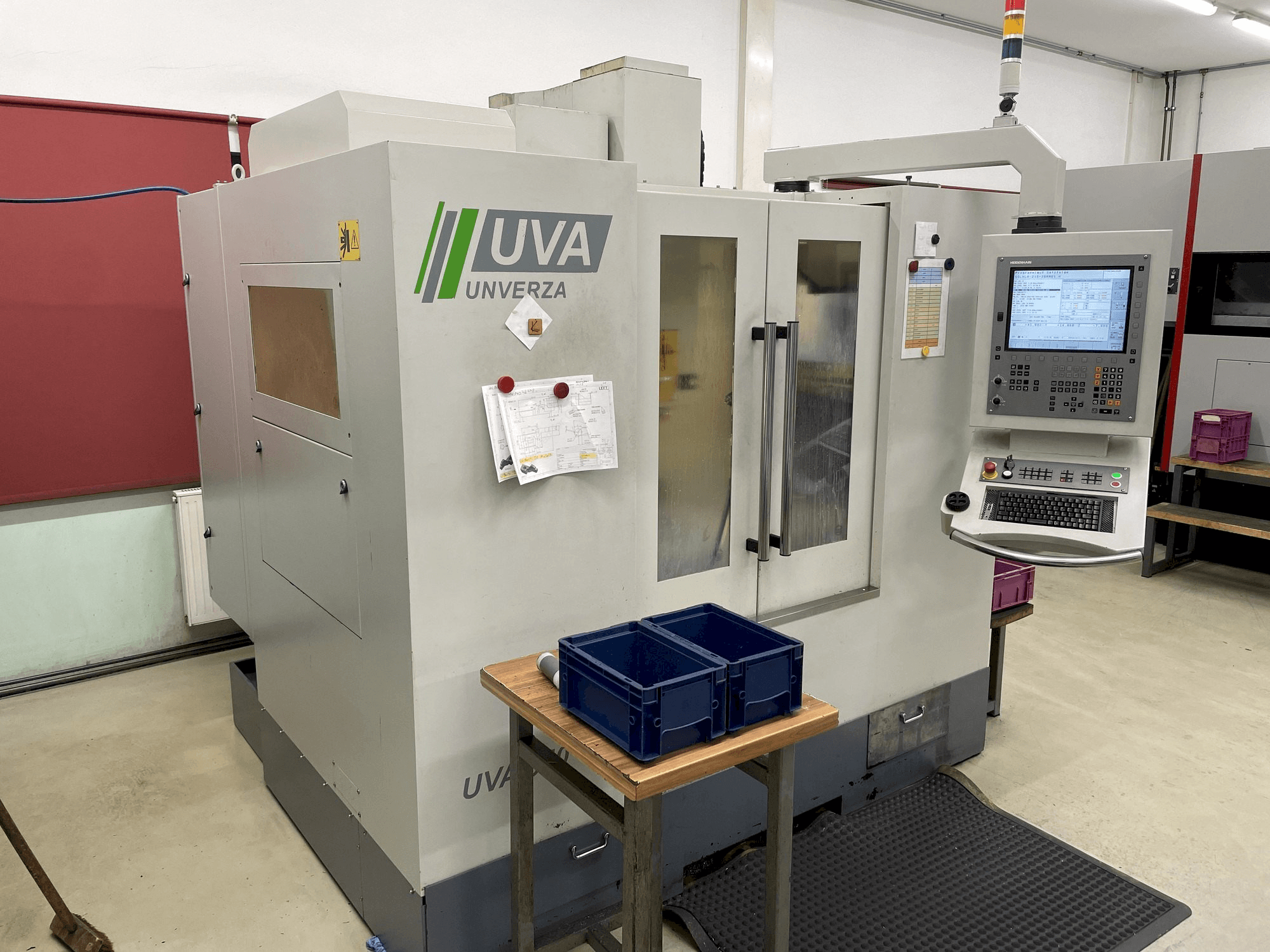 Čelní pohled na HOMMEL UNVERZAGT UVA 550 Plus stroj