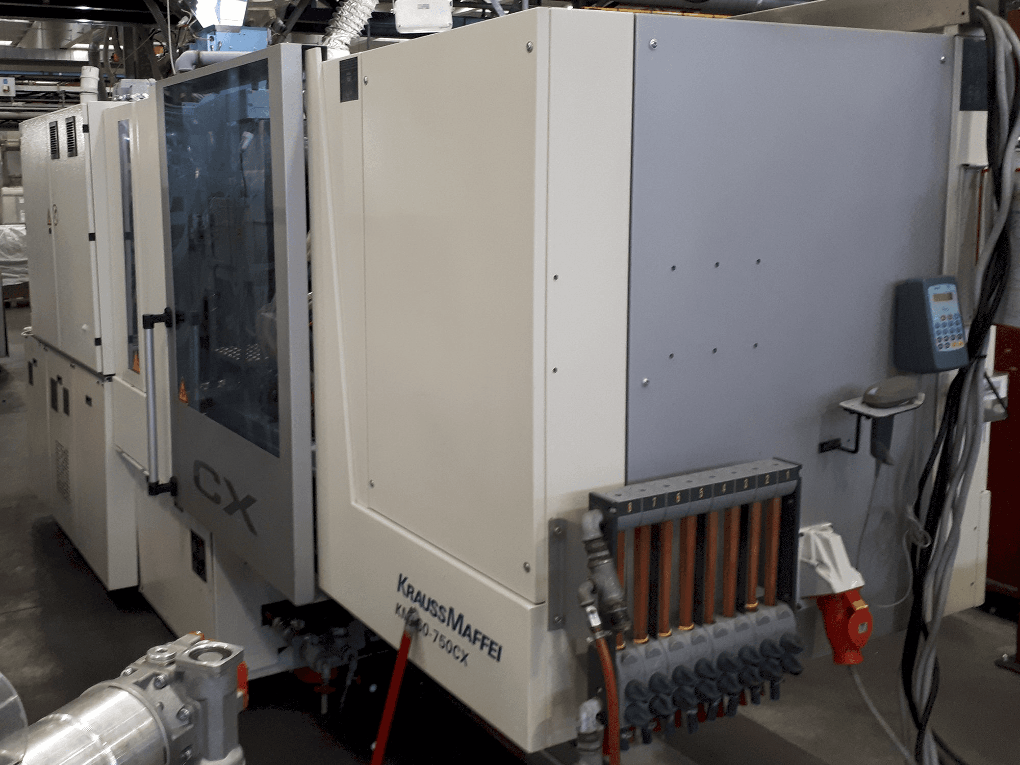 Čelní pohled na Krauss Maffei 160-750 CX stroj