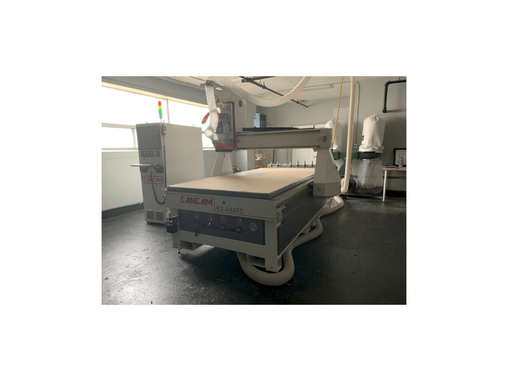 Čelní pohled na CanCam B2-48 ATC stroj