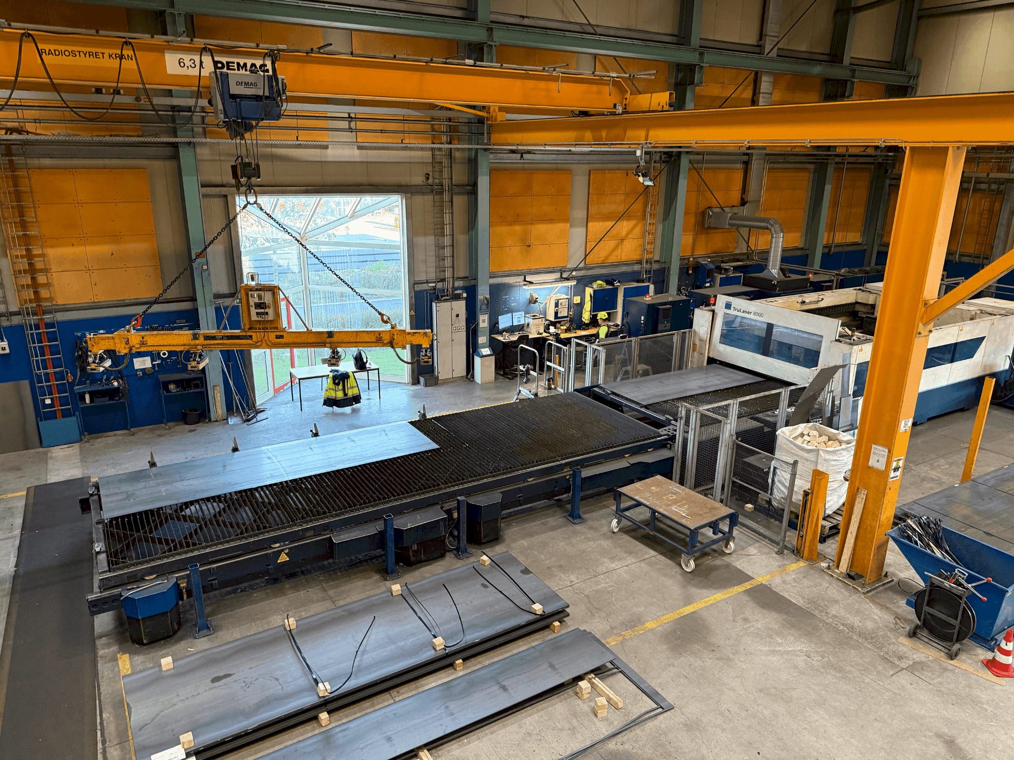 Čelní pohled na TRUMPF TruLaser 8000 stroj