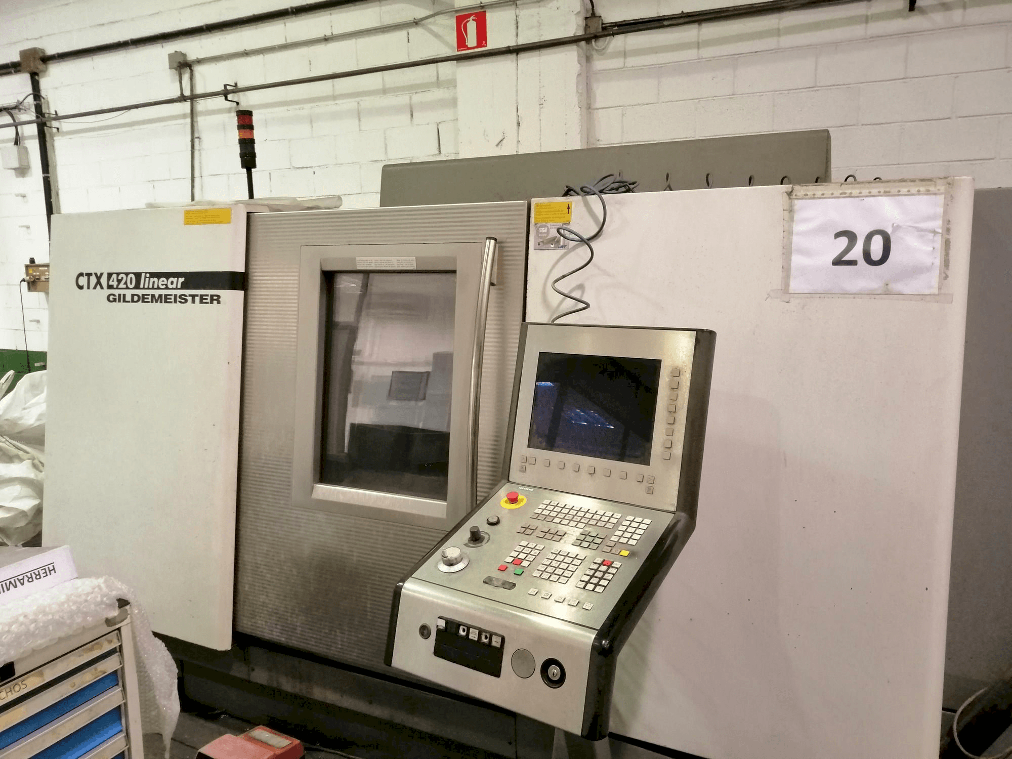 Čelní pohled na Gildemeister CTX 400 stroj