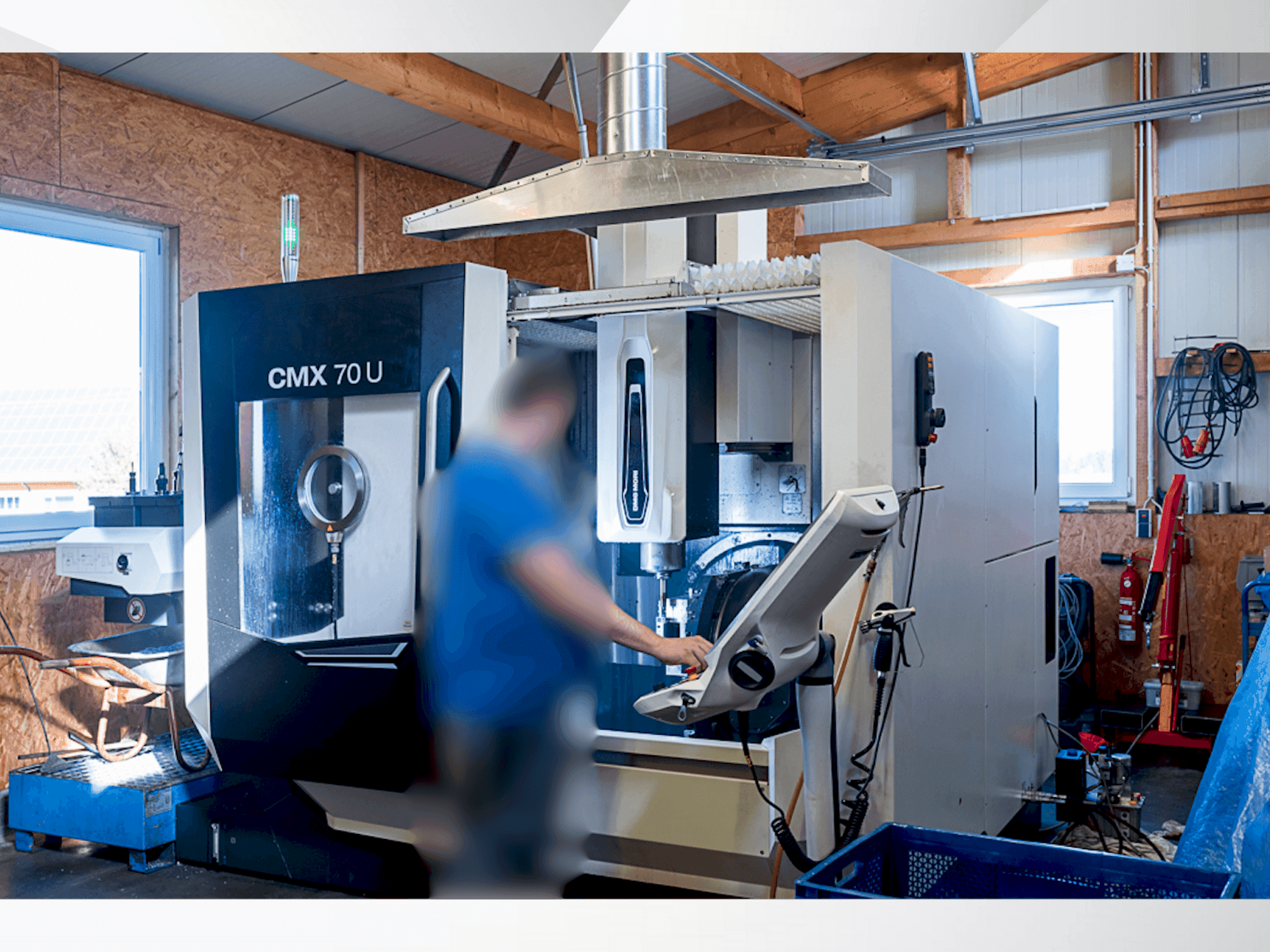 Čelní pohled na DMG MORI CMX 70 U stroj