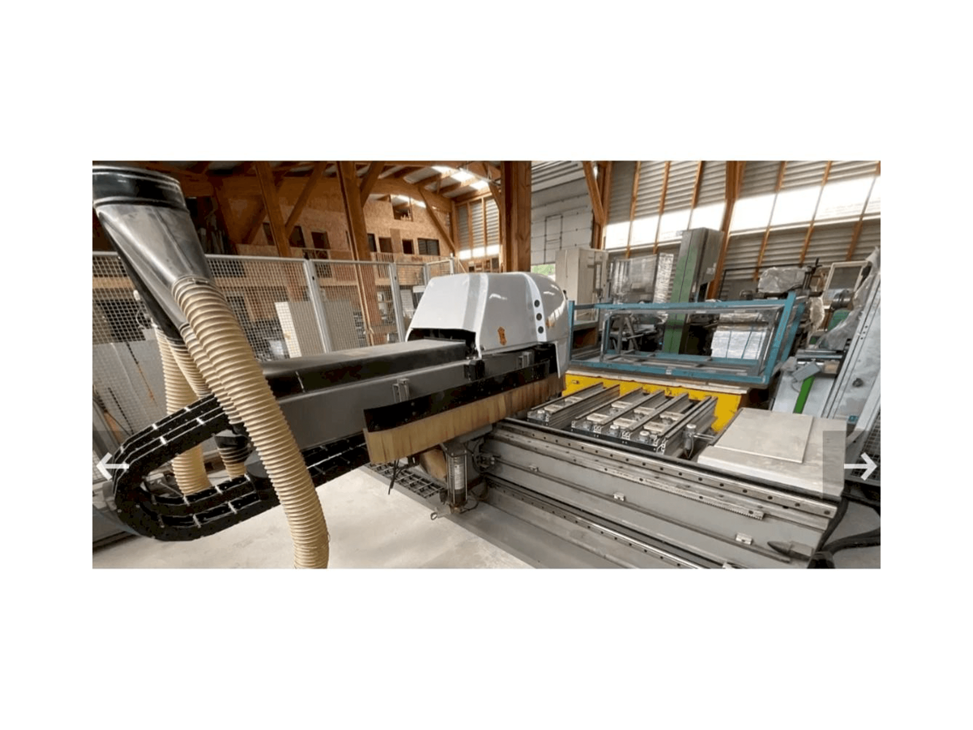 Čelní pohled na BIESSE Rover 321 R stroj