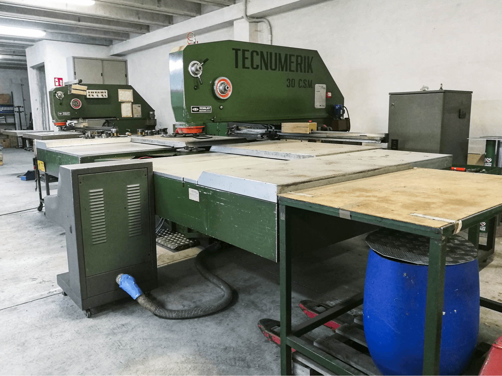 Pravý pohled na Tecnology Tecnumerik 30 C.S.M. stroj