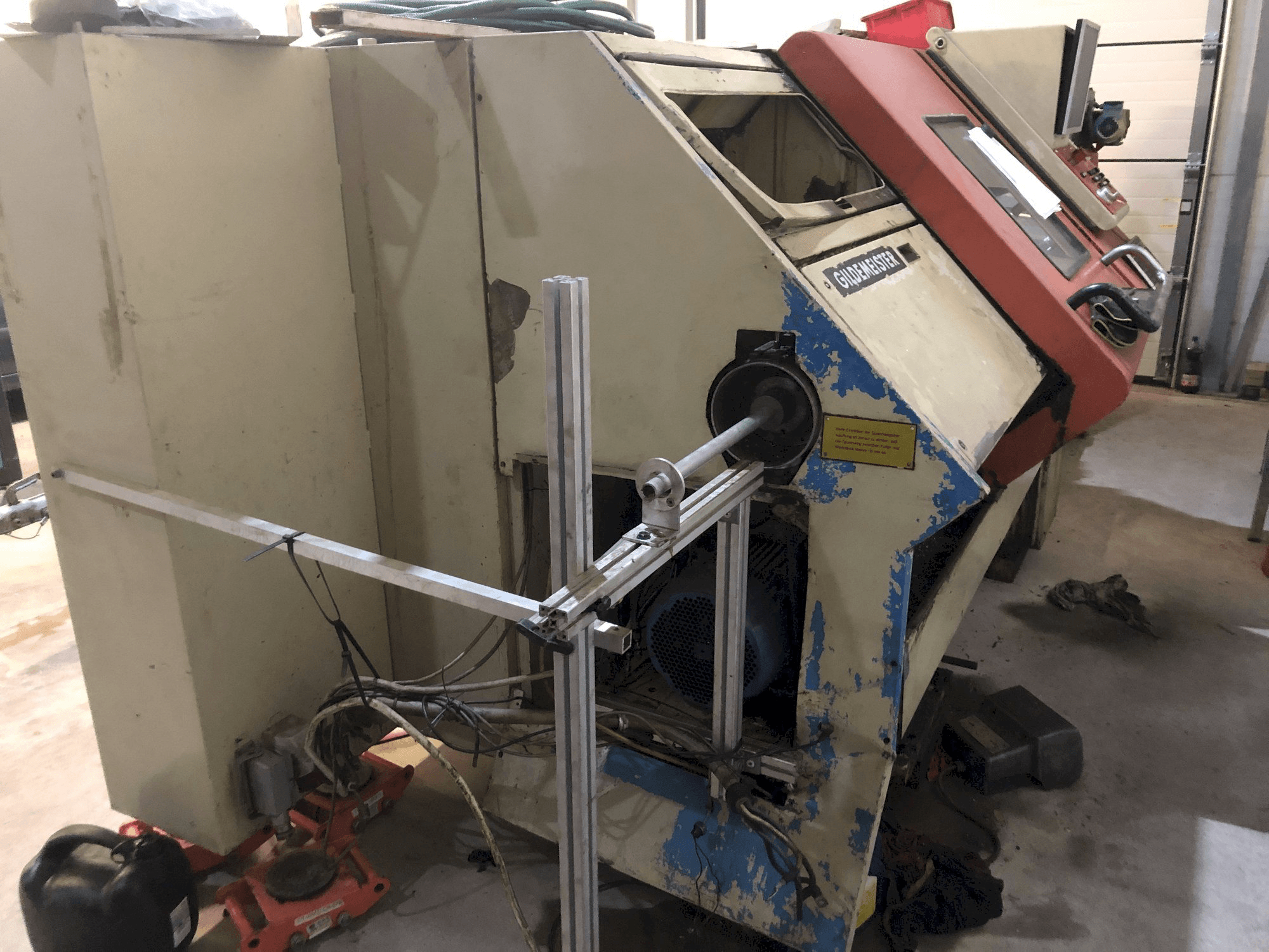 Levý boční pohled na Gildemeister NEF CT 40 stroj