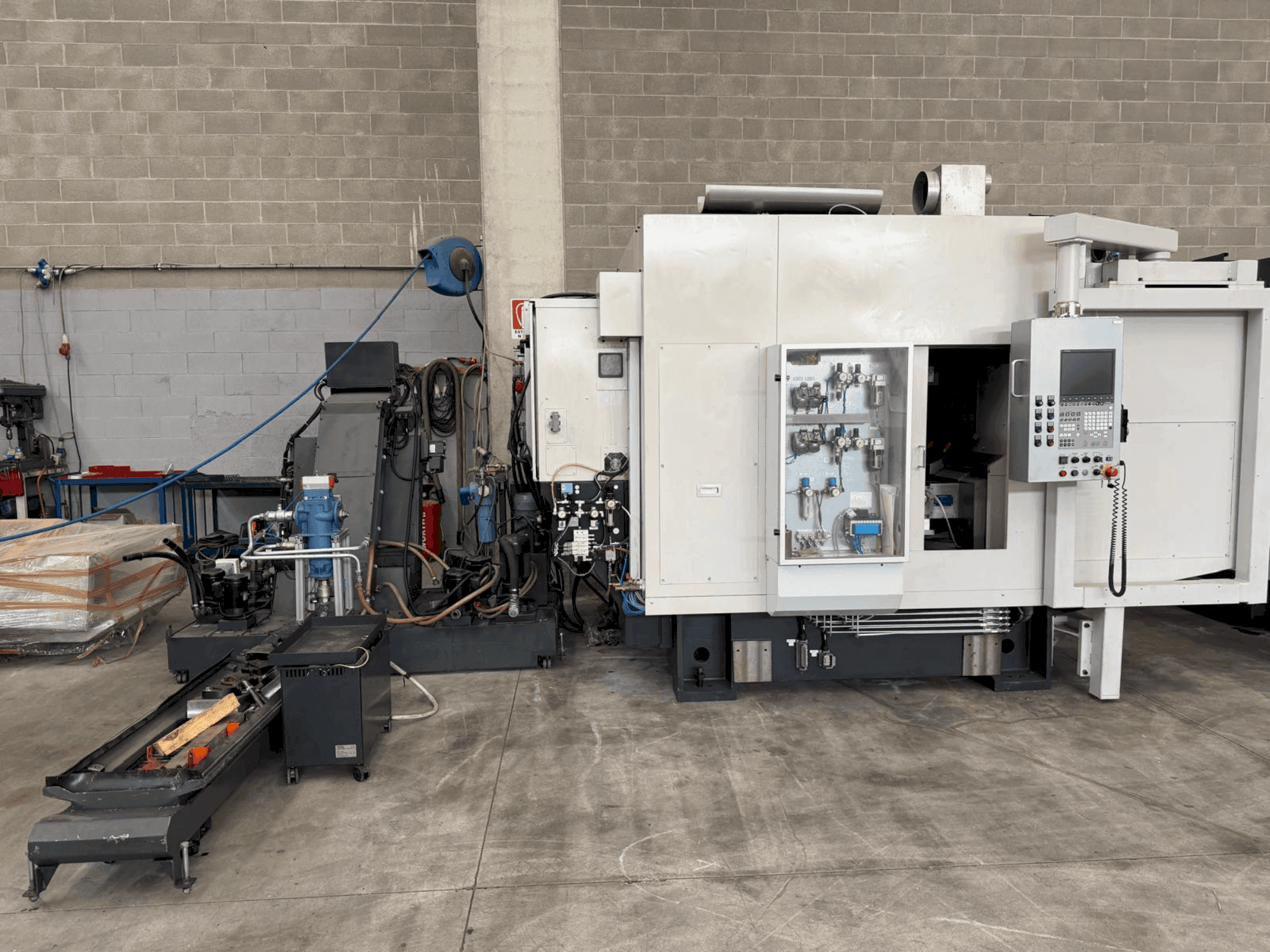 Čelní pohled na Brother TC-32BN QT stroj