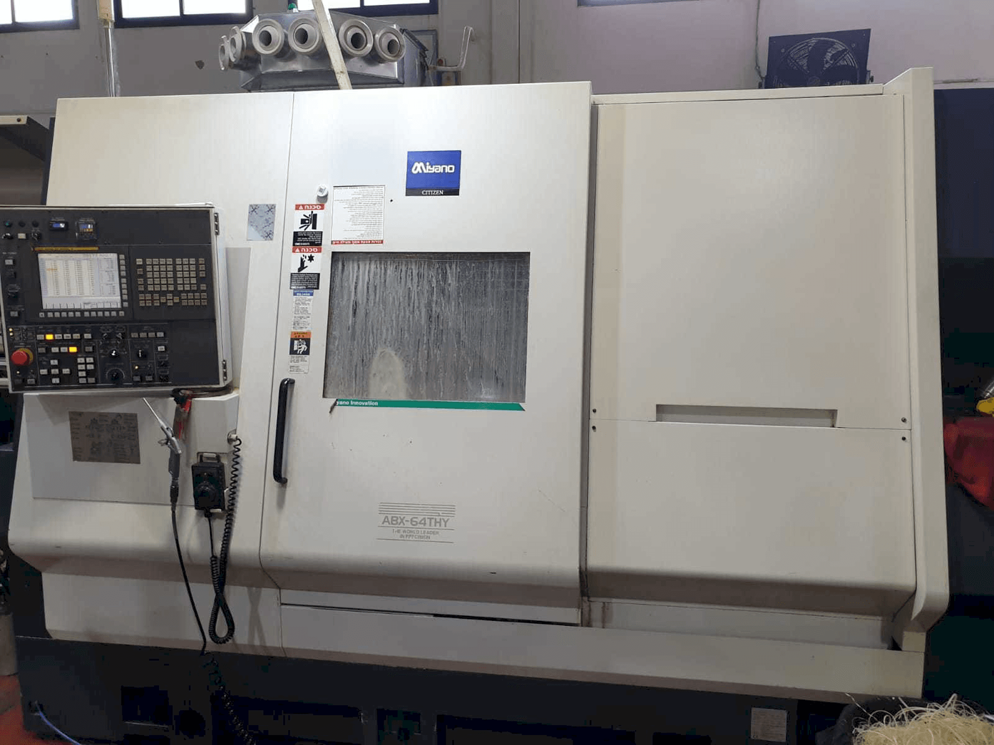 Čelní pohled na Miyano ABX-64THY stroj