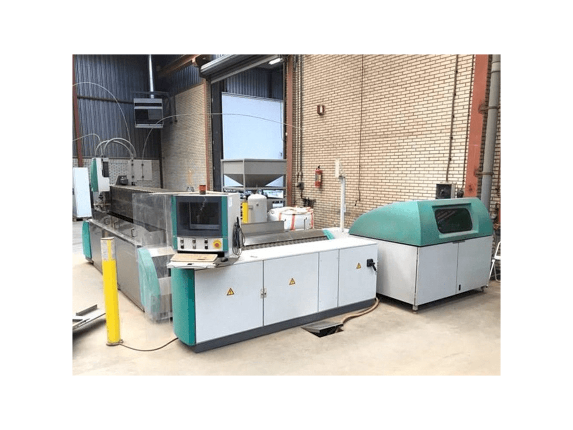 Čelní pohled na Flow WMC 3020 stroj