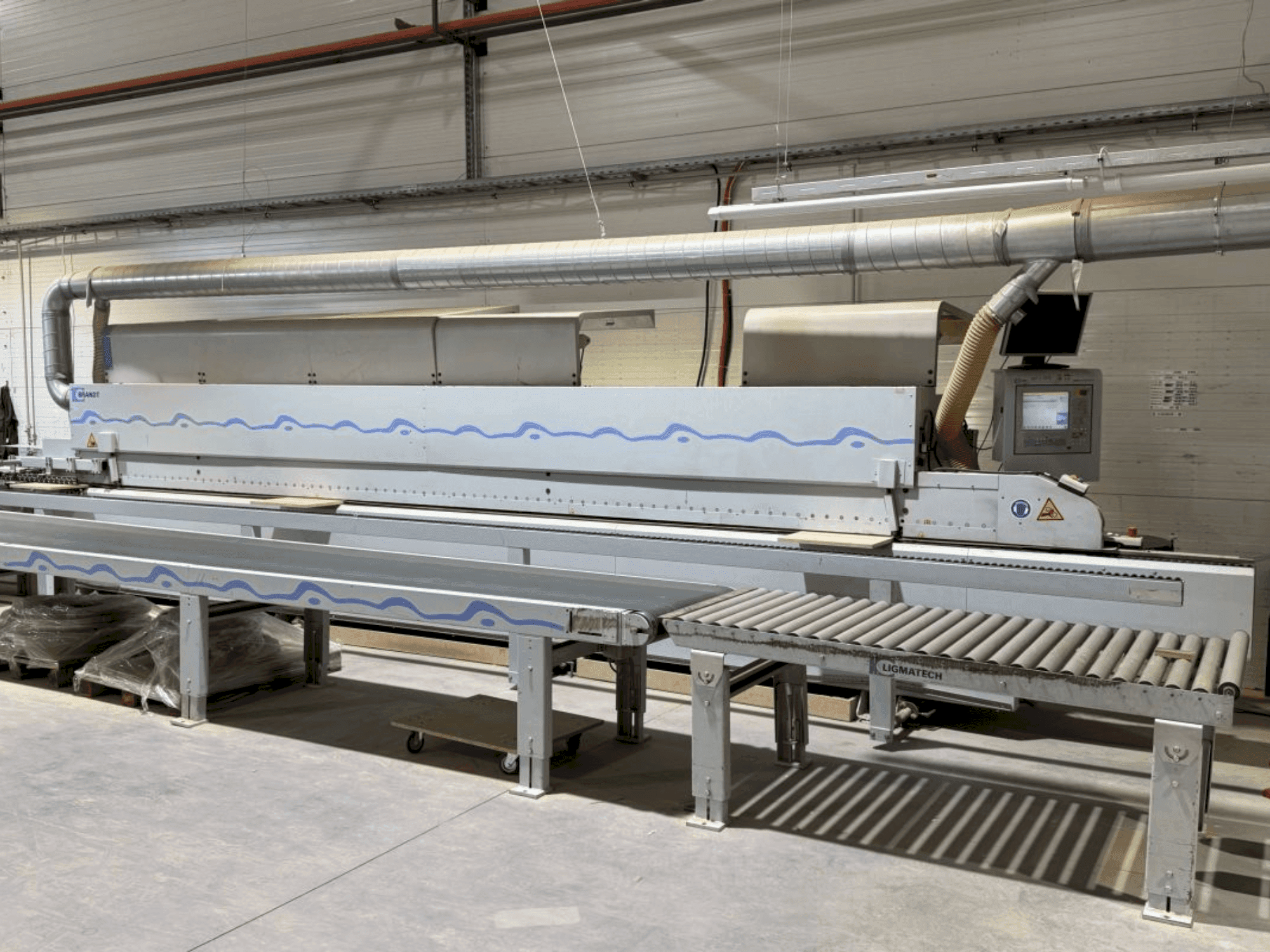 Čelní pohled na BRANDT KDF 991 stroj