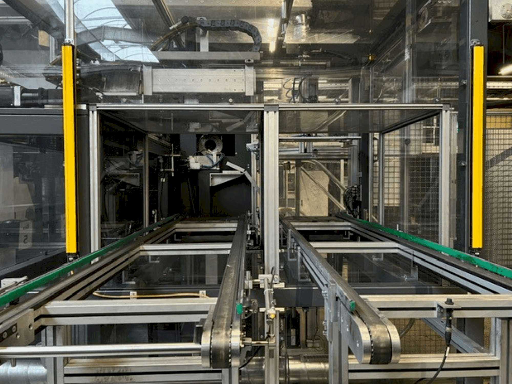 Čelní pohled na KOMAGE S 50 4E CNC stroj