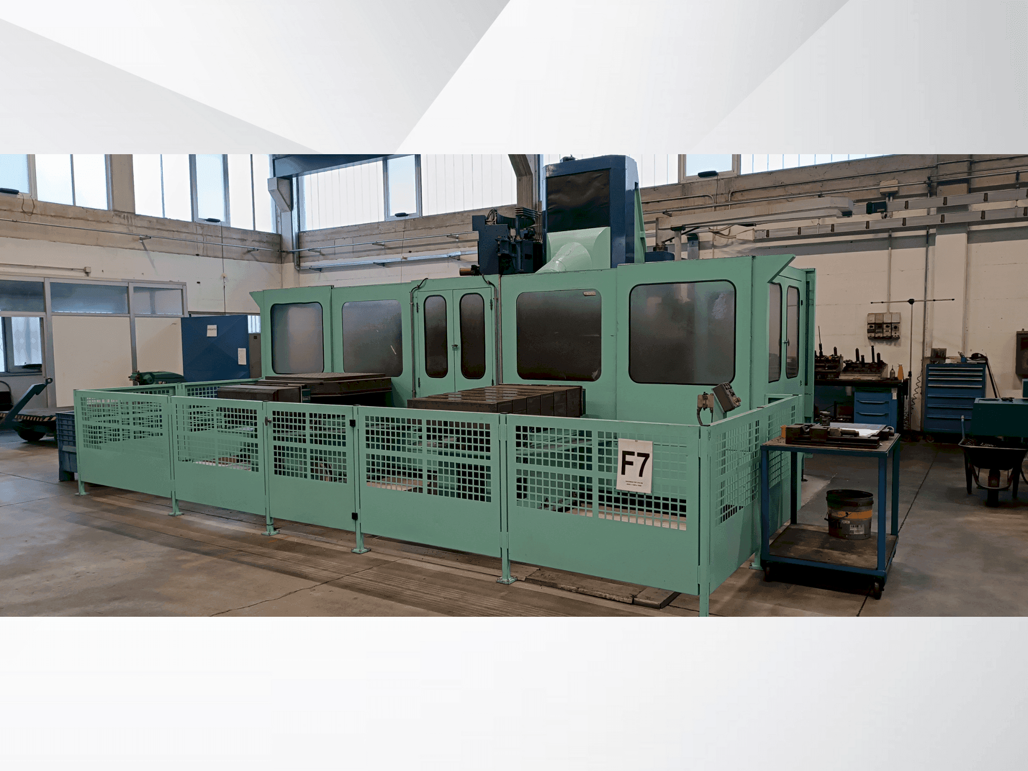 Čelní pohled na SACHMAN TRT314 H stroj