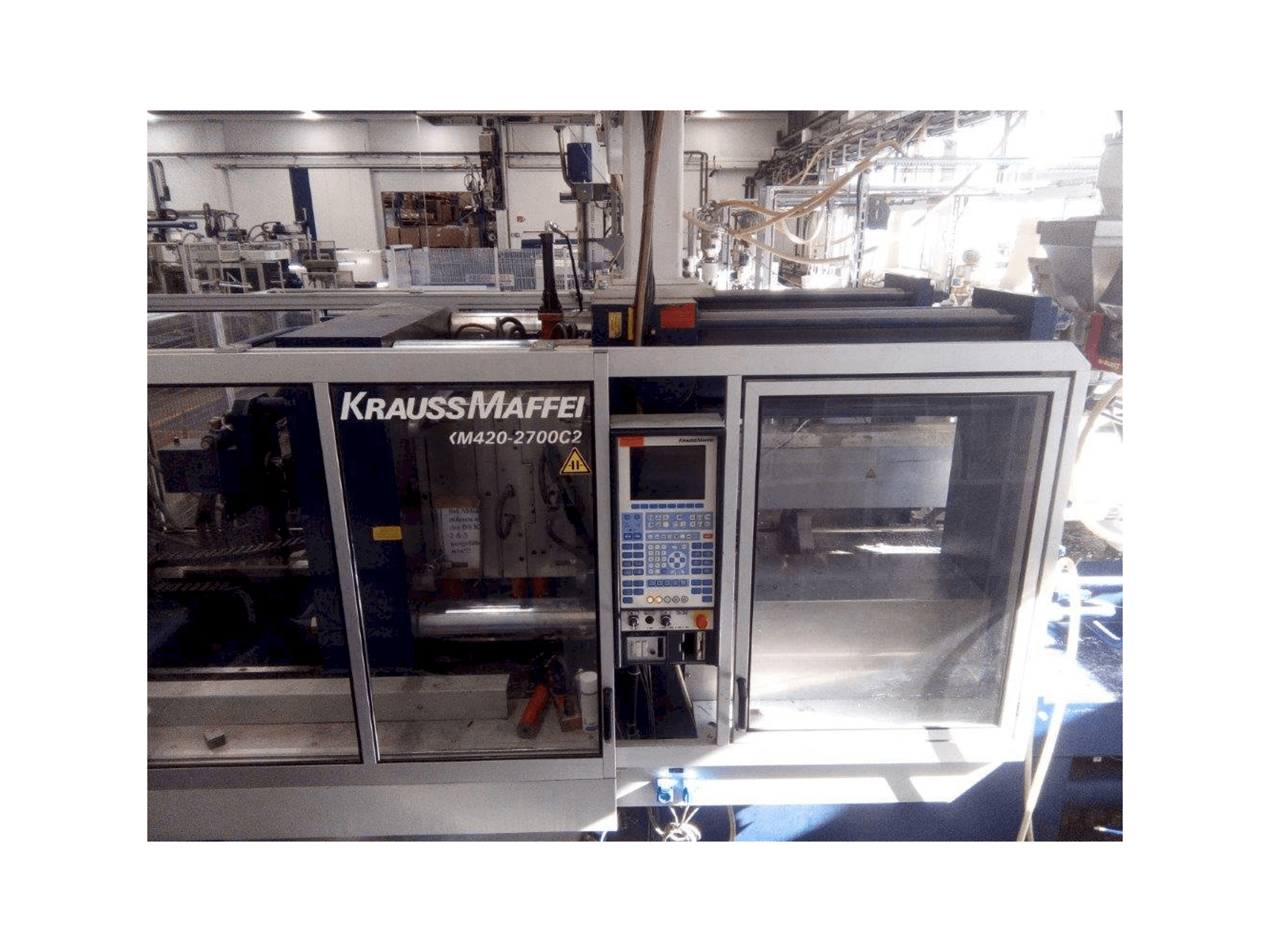 Čelní pohled na Krauss Maffei KM 420/2700 C2 stroj