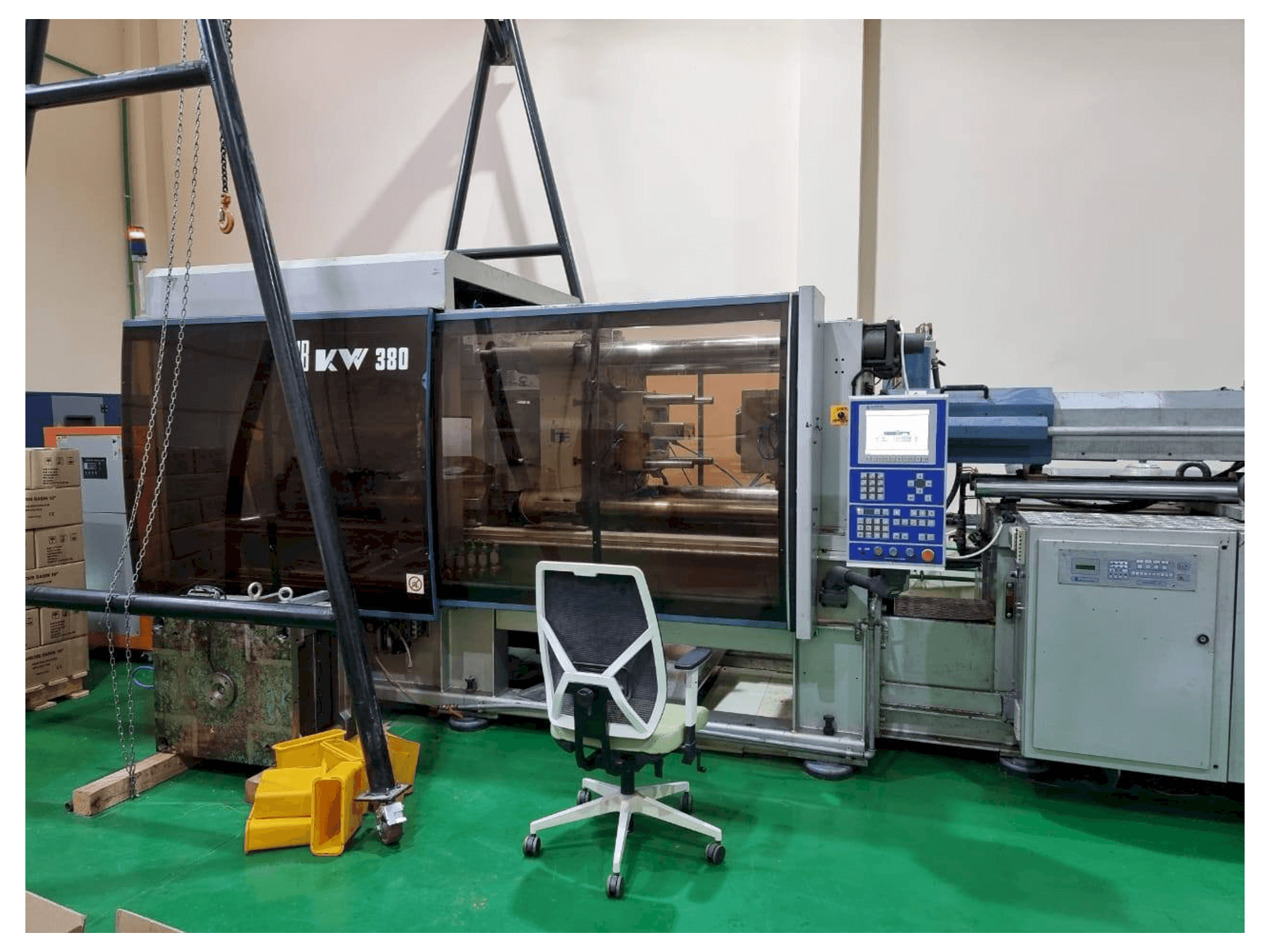 Čelní pohled na BMB KW380/3450 stroj